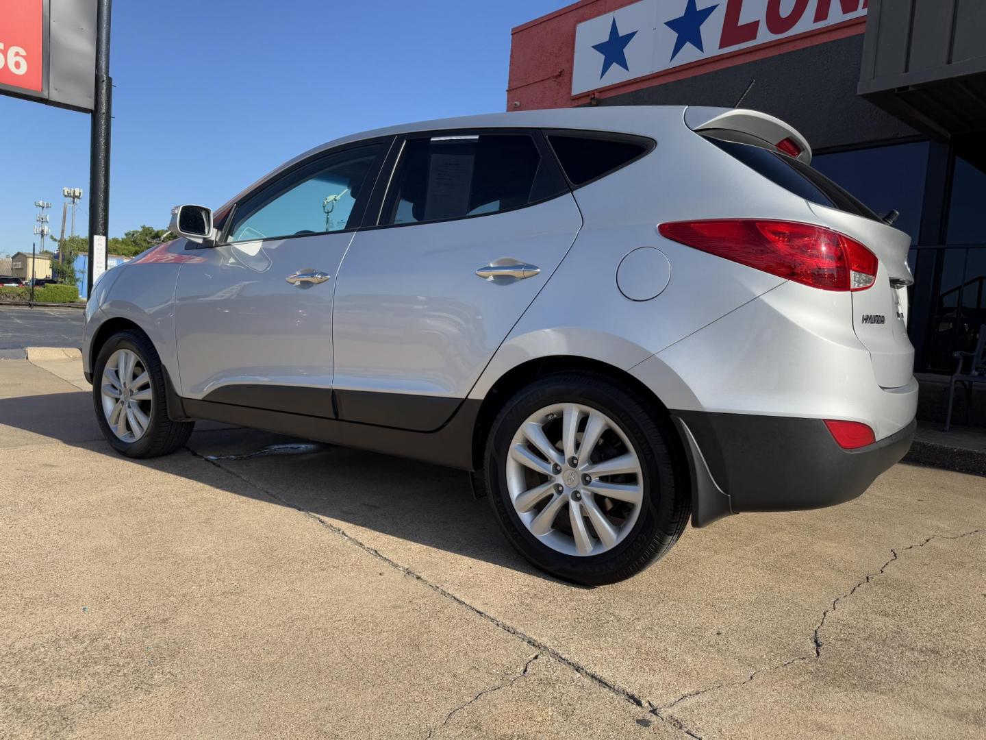 2013 SILVER HYUNDAI TUCSON GLS; LIMITED (KM8JUCAC9DU) , located at 5900 E. Lancaster Ave., Fort Worth, TX, 76112, (817) 457-5456, 0.000000, 0.000000 - Photo#6