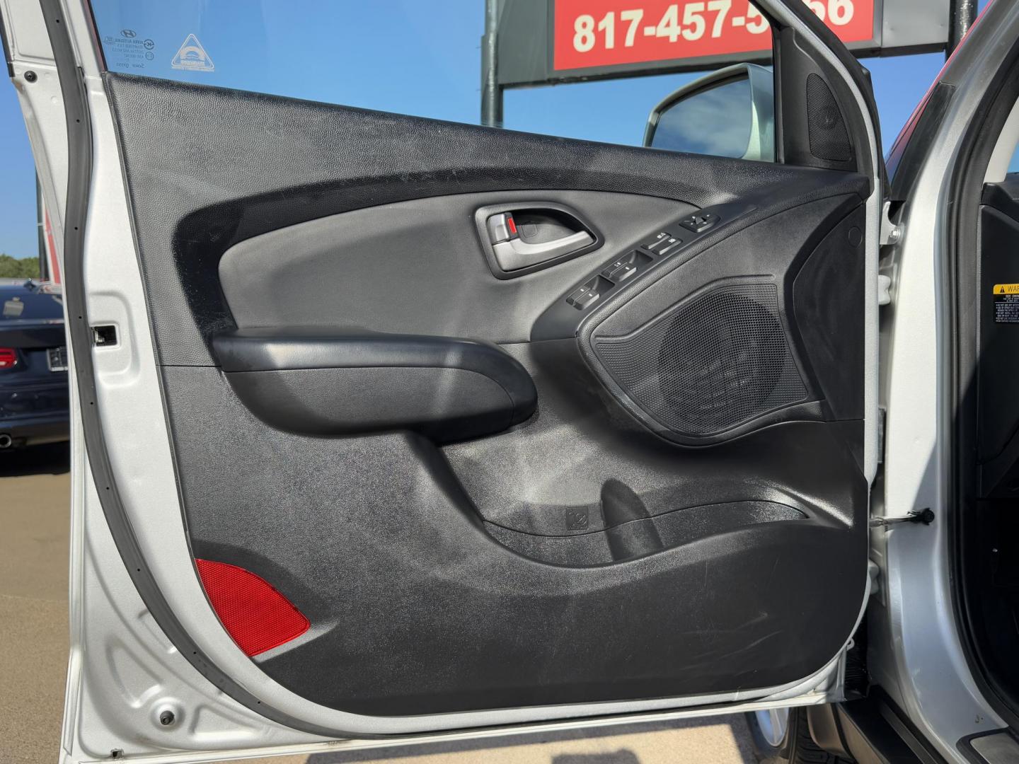 2013 SILVER HYUNDAI TUCSON GLS; LIMITED (KM8JUCAC9DU) , located at 5900 E. Lancaster Ave., Fort Worth, TX, 76112, (817) 457-5456, 0.000000, 0.000000 - Photo#7