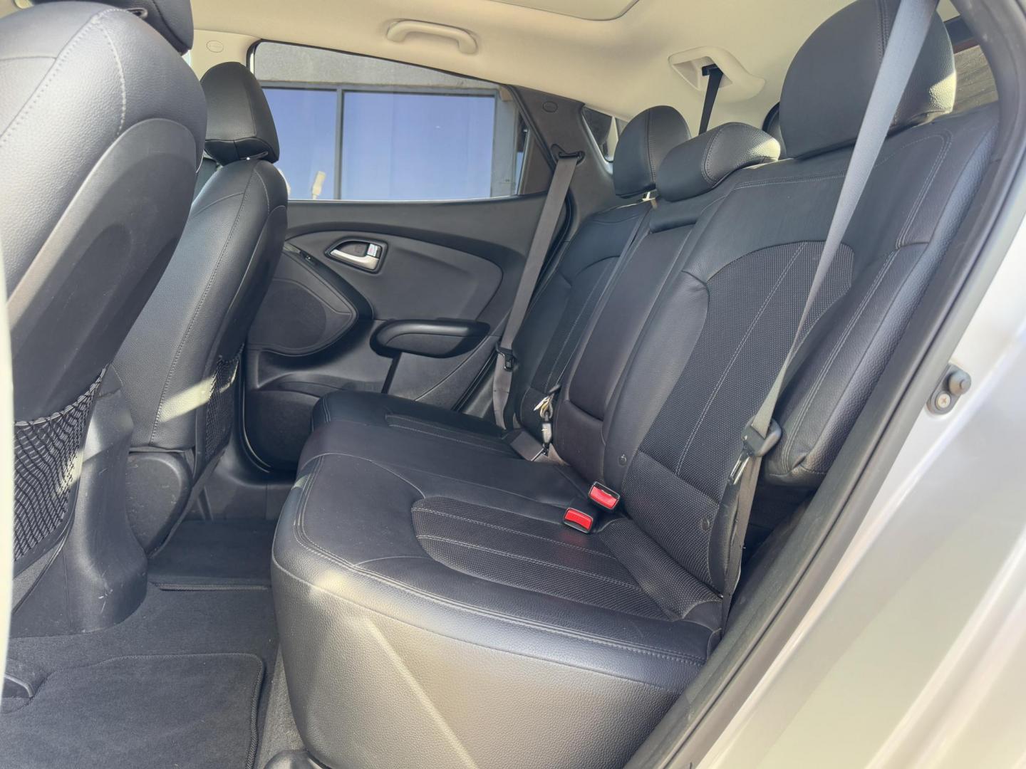 2013 SILVER HYUNDAI TUCSON GLS; LIMITED (KM8JUCAC9DU) , located at 5900 E. Lancaster Ave., Fort Worth, TX, 76112, (817) 457-5456, 0.000000, 0.000000 - Photo#11