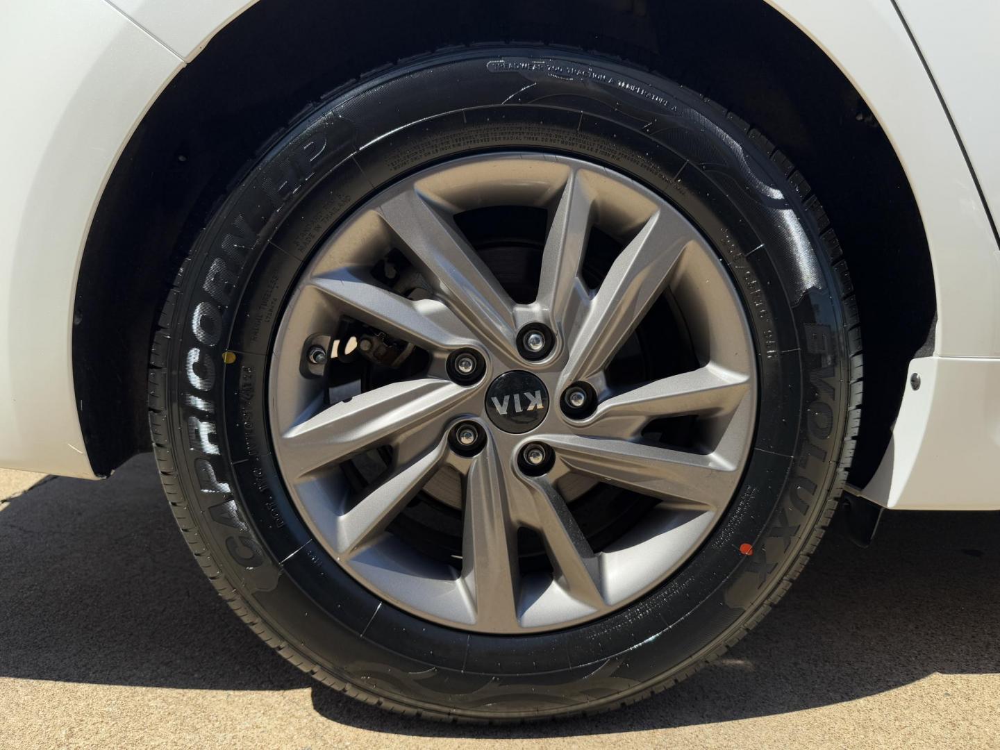 2020 WHITE KIA OPTIMA LX; S; SE (5XXGT4L33LG) , located at 5900 E. Lancaster Ave., Fort Worth, TX, 76112, (817) 457-5456, 0.000000, 0.000000 - Photo#21