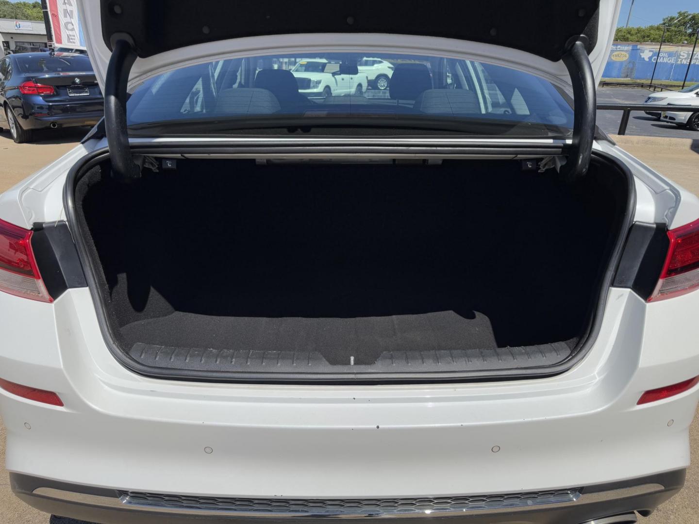 2020 WHITE KIA OPTIMA LX; S; SE (5XXGT4L33LG) , located at 5900 E. Lancaster Ave., Fort Worth, TX, 76112, (817) 457-5456, 0.000000, 0.000000 - Photo#5