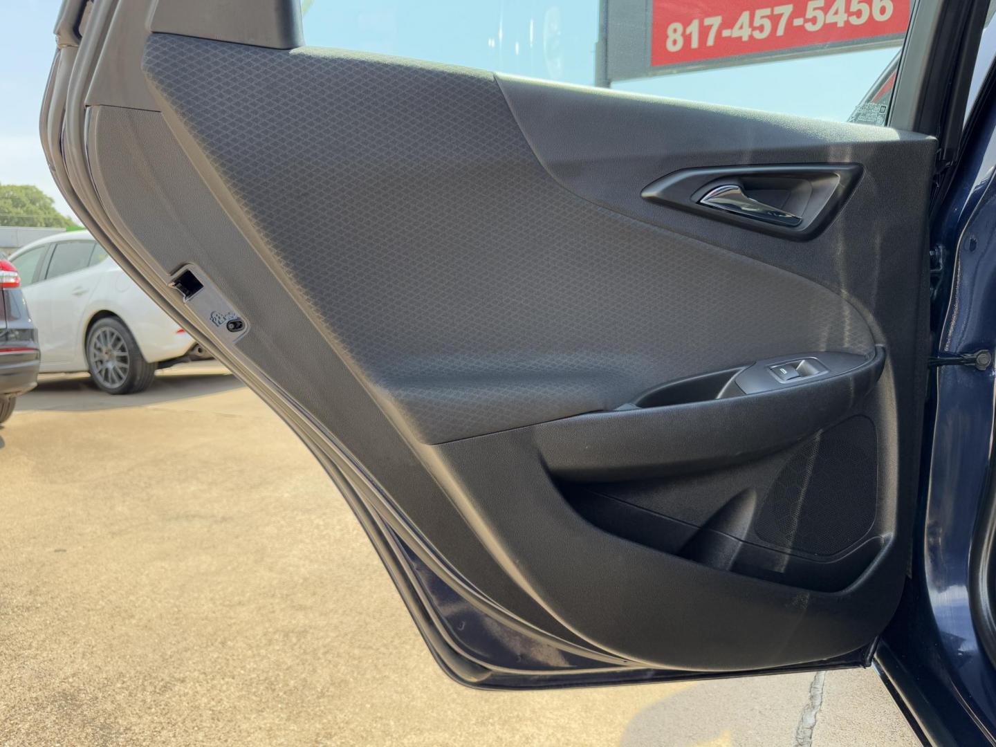 2018 BLUE CHEVROLET MALIBU LT (2LT) (1G1ZF5SU0JF) , located at 5900 E. Lancaster Ave., Fort Worth, TX, 76112, (817) 457-5456, 0.000000, 0.000000 - Photo#10