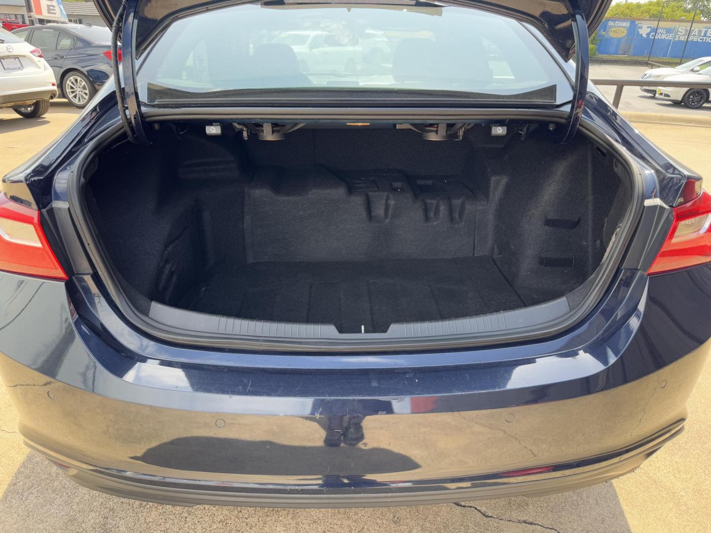 2018 BLUE CHEVROLET MALIBU LT (2LT) (1G1ZF5SU0JF) , located at 5900 E. Lancaster Ave., Fort Worth, TX, 76112, (817) 457-5456, 0.000000, 0.000000 - Photo#5