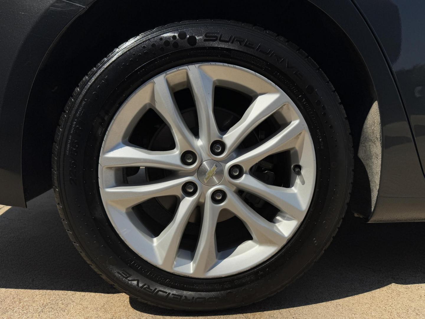 2016 GRAY /BLACK CHEVROLET MALIBU LT (1LT) 1LT (1G1ZE5ST1GF) with an 1.5L engine, 6-Speed Automatic transmission, located at 5900 E. Lancaster Ave., Fort Worth, TX, 76112, (817) 457-5456, 0.000000, 0.000000 - The 2016 Chevrolet Malibu 1LT is powered by a 1.5L 4-cylinder engine paired with a 6-speed automatic transmission and front-wheel drive, offering 27 MPG city and 37 MPG highway for excellent fuel efficiency. The sedan comfortably seats 5 passengers and features a well-designed interior for daily dri - Photo#21