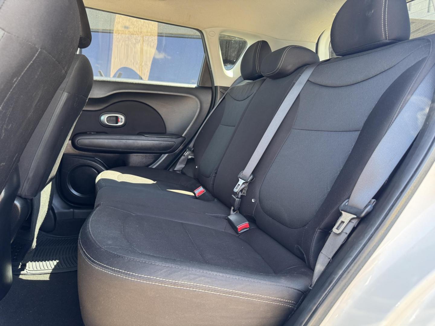 2018 WHITE KIA SOUL BASE (KNDJN2A25J7) , located at 5900 E. Lancaster Ave., Fort Worth, TX, 76112, (817) 457-5456, 0.000000, 0.000000 - Photo#11