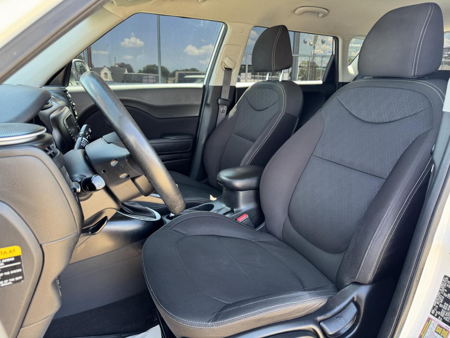 2018 WHITE KIA SOUL BASE (KNDJN2A25J7) , located at 5900 E. Lancaster Ave., Fort Worth, TX, 76112, (817) 457-5456, 0.000000, 0.000000 - Photo#9