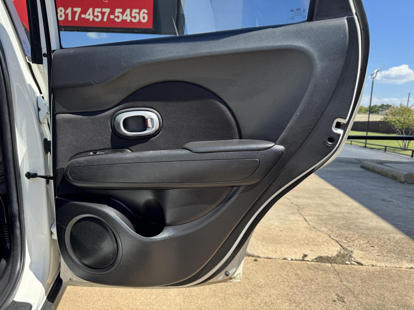 2018 WHITE KIA SOUL BASE (KNDJN2A25J7) , located at 5900 E. Lancaster Ave., Fort Worth, TX, 76112, (817) 457-5456, 0.000000, 0.000000 - Photo#12