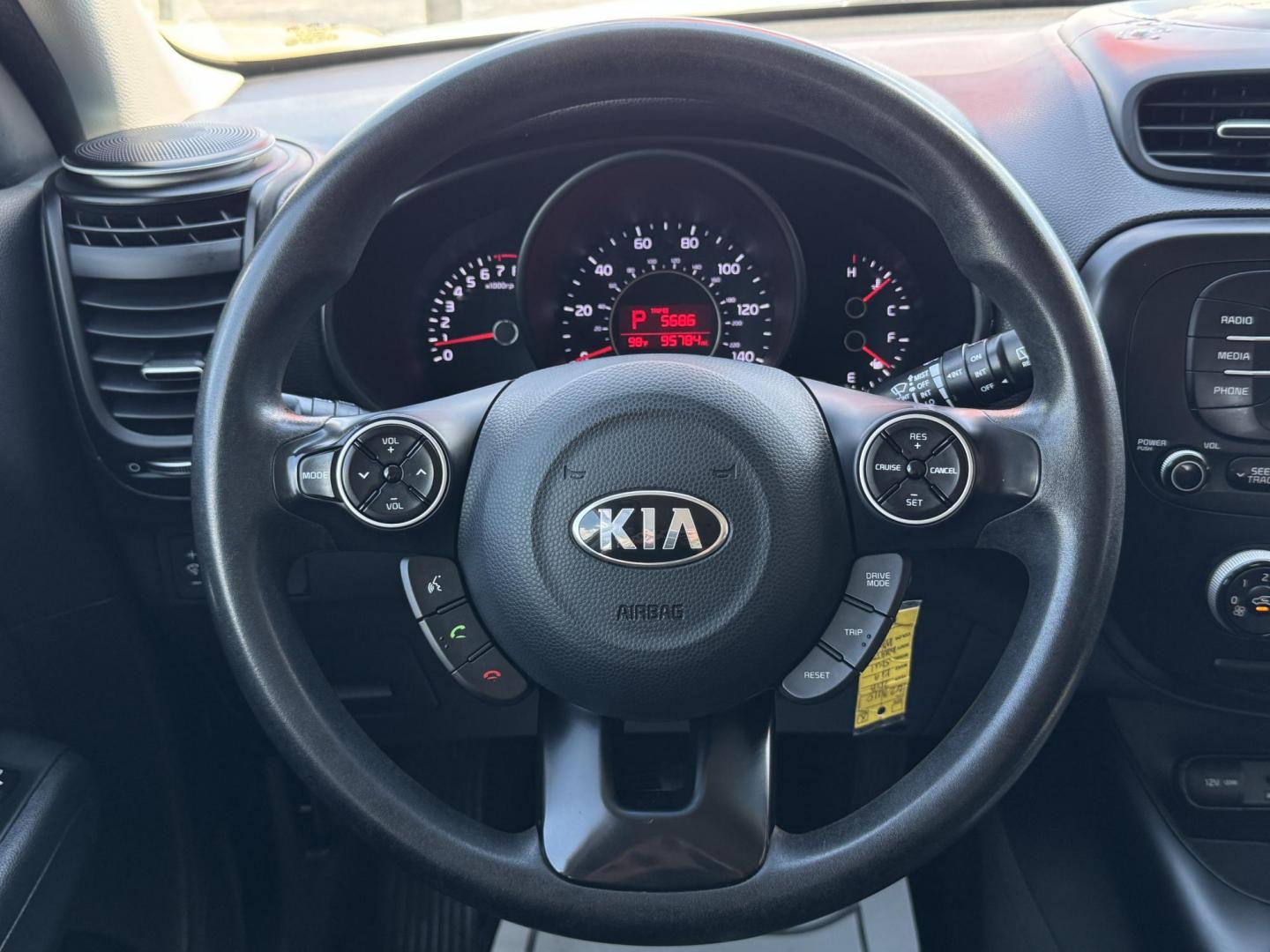 2018 WHITE KIA SOUL BASE (KNDJN2A25J7) , located at 5900 E. Lancaster Ave., Fort Worth, TX, 76112, (817) 457-5456, 0.000000, 0.000000 - Photo#18
