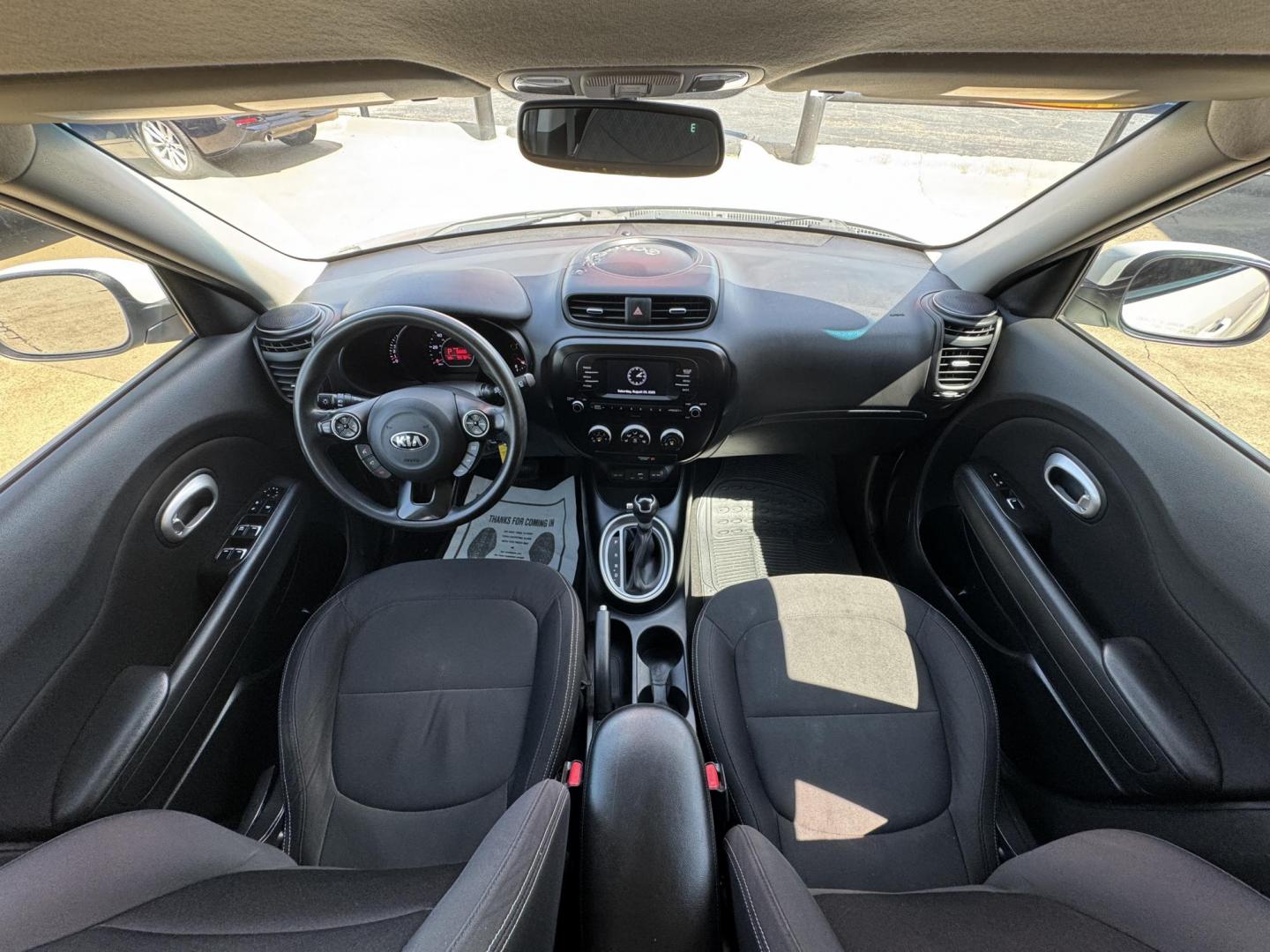 2018 WHITE KIA SOUL BASE (KNDJN2A25J7) , located at 5900 E. Lancaster Ave., Fort Worth, TX, 76112, (817) 457-5456, 0.000000, 0.000000 - Photo#19