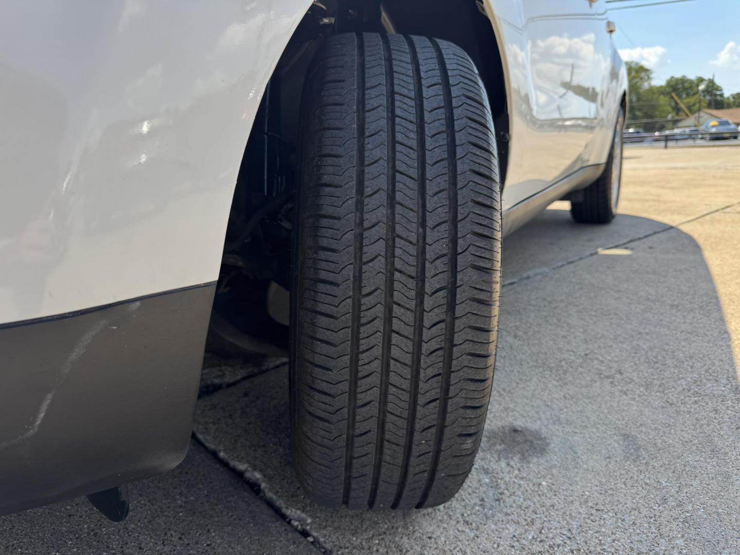 2018 WHITE KIA SOUL BASE (KNDJN2A25J7) , located at 5900 E. Lancaster Ave., Fort Worth, TX, 76112, (817) 457-5456, 0.000000, 0.000000 - Photo#20