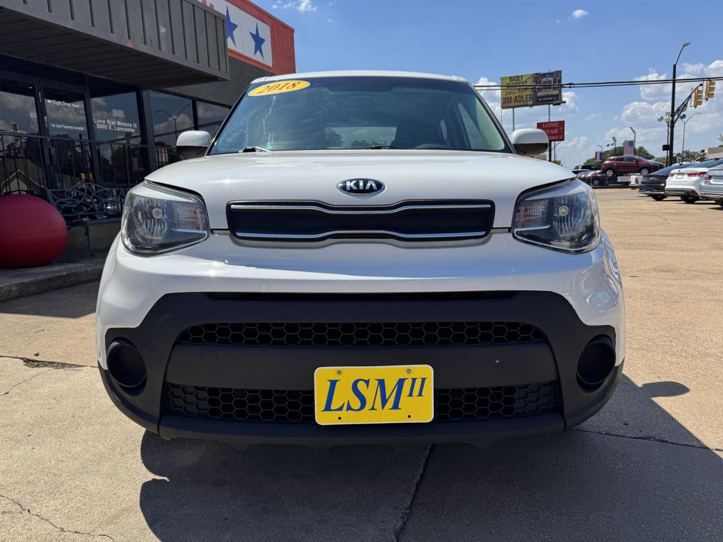 2018 WHITE KIA SOUL BASE (KNDJN2A25J7) , located at 5900 E. Lancaster Ave., Fort Worth, TX, 76112, (817) 457-5456, 0.000000, 0.000000 - Photo#1