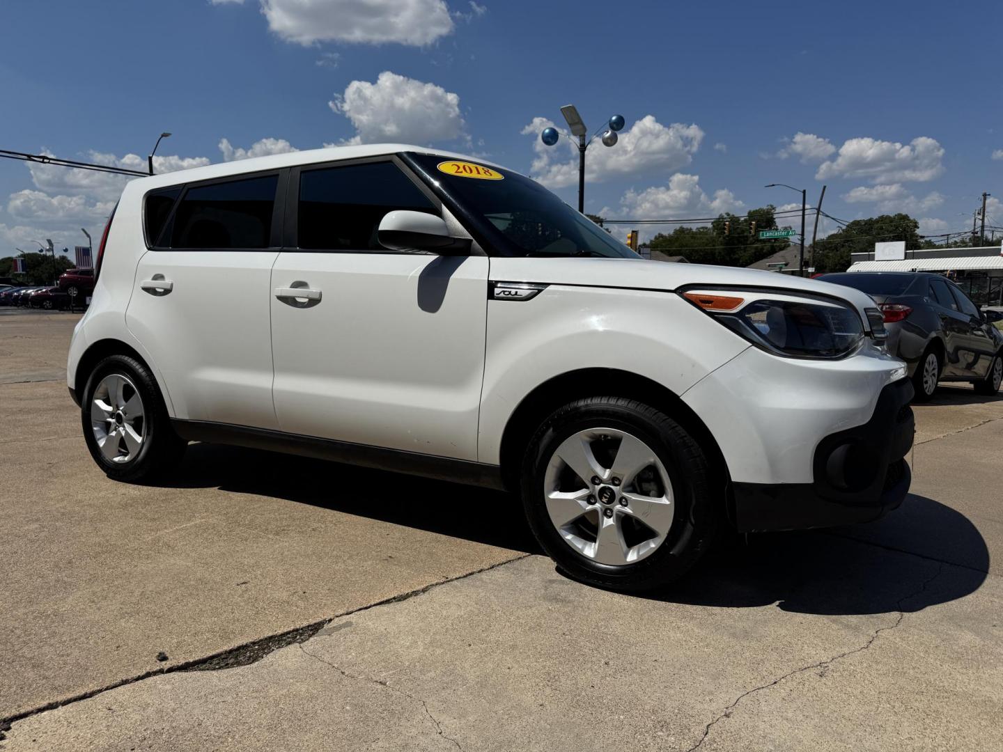 2018 WHITE KIA SOUL BASE (KNDJN2A25J7) , located at 5900 E. Lancaster Ave., Fort Worth, TX, 76112, (817) 457-5456, 0.000000, 0.000000 - Photo#2
