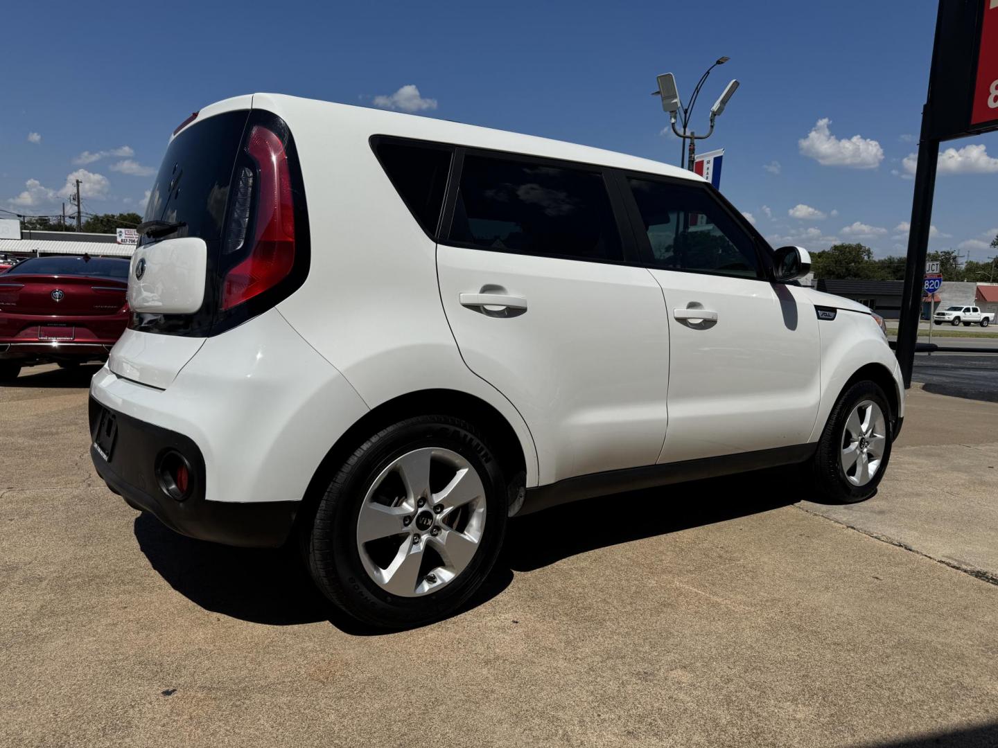 2018 WHITE KIA SOUL BASE (KNDJN2A25J7) , located at 5900 E. Lancaster Ave., Fort Worth, TX, 76112, (817) 457-5456, 0.000000, 0.000000 - Photo#3