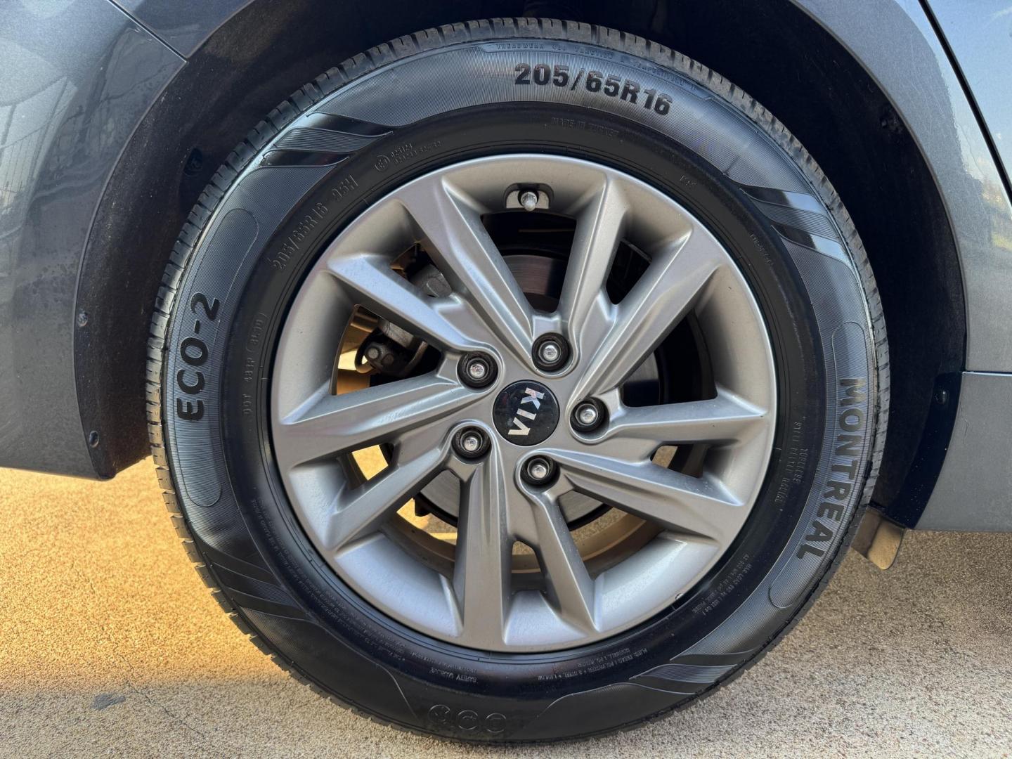 2020 GRAY KIA OPTIMA LX; S; SE (5XXGT4L3XLG) , located at 5900 E. Lancaster Ave., Fort Worth, TX, 76112, (817) 457-5456, 0.000000, 0.000000 - Photo#21