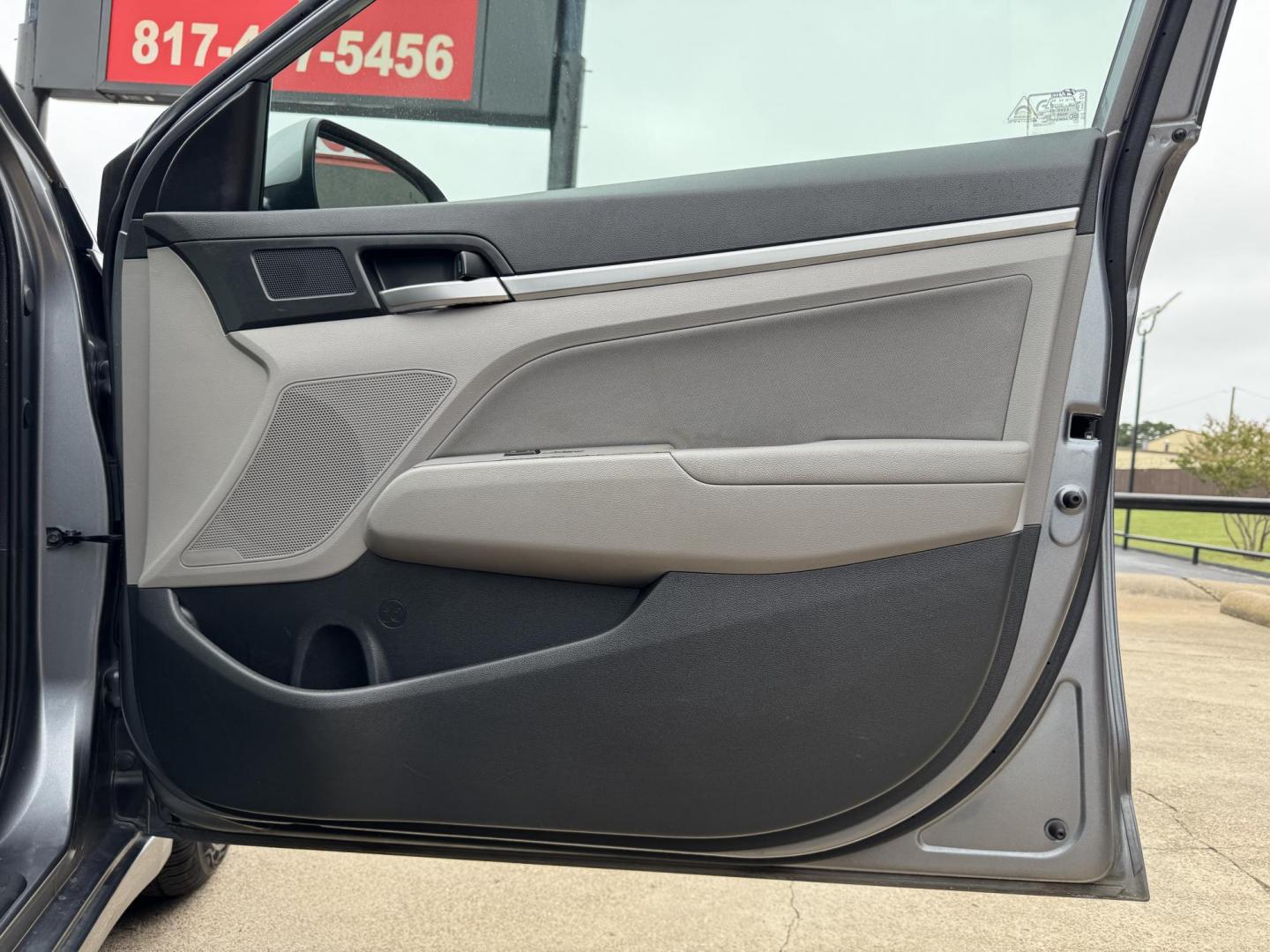 2019 GRAY HYUNDAI ELANTRA LIMITED; SEL (KMHD84LF2KU) , located at 5900 E. Lancaster Ave., Fort Worth, TX, 76112, (817) 457-5456, 0.000000, 0.000000 - Photo#15