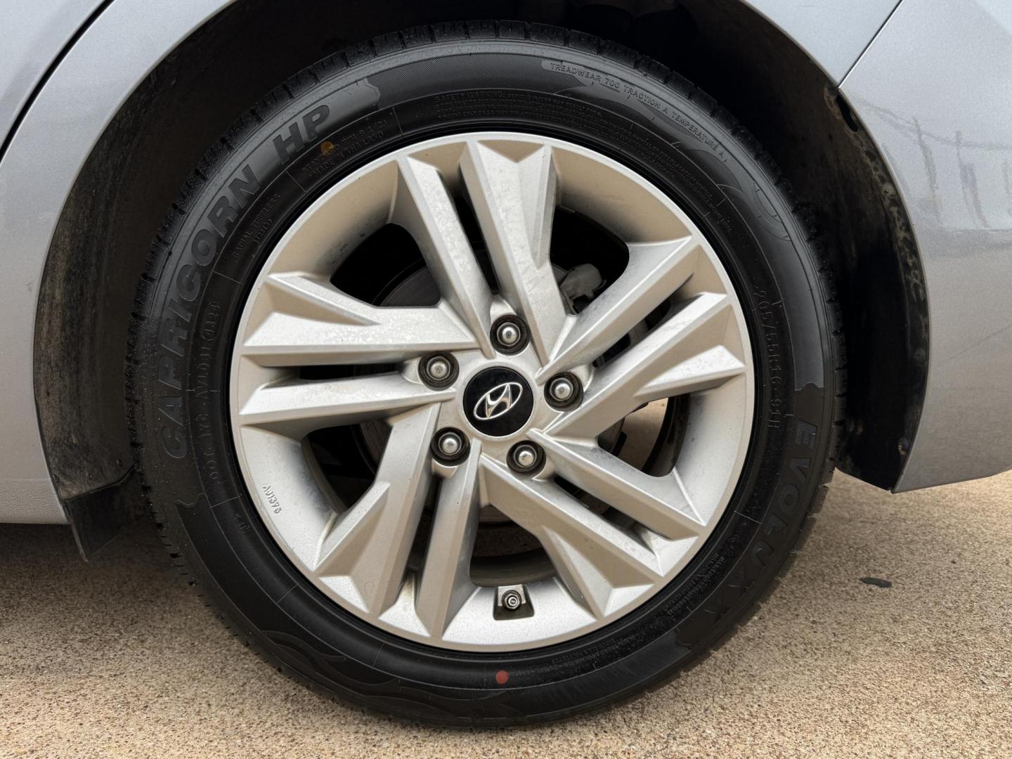 2019 GRAY HYUNDAI ELANTRA LIMITED; SEL (KMHD84LF2KU) , located at 5900 E. Lancaster Ave., Fort Worth, TX, 76112, (817) 457-5456, 0.000000, 0.000000 - Photo#22