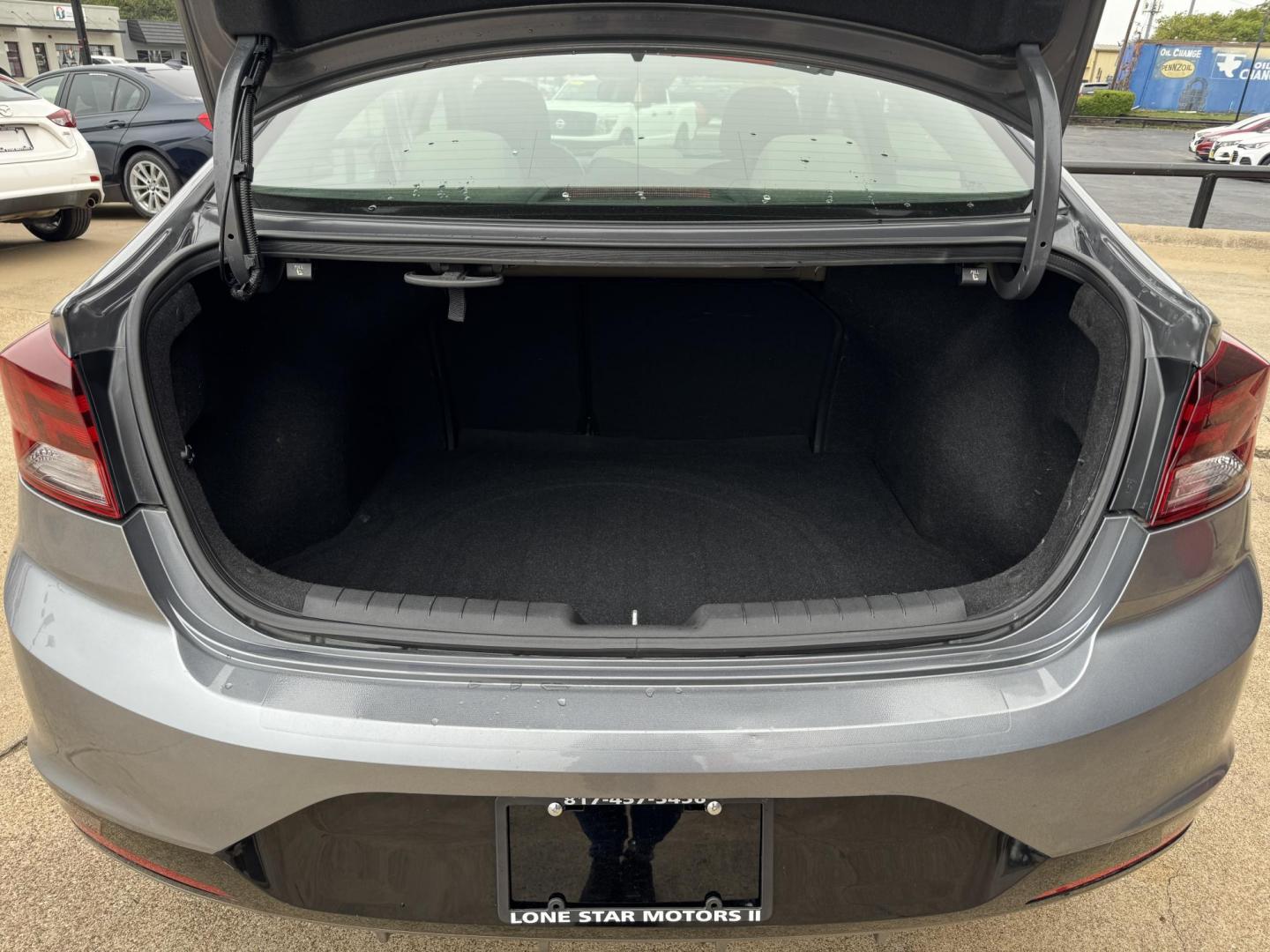 2019 GRAY HYUNDAI ELANTRA LIMITED; SEL (KMHD84LF2KU) , located at 5900 E. Lancaster Ave., Fort Worth, TX, 76112, (817) 457-5456, 0.000000, 0.000000 - Photo#5