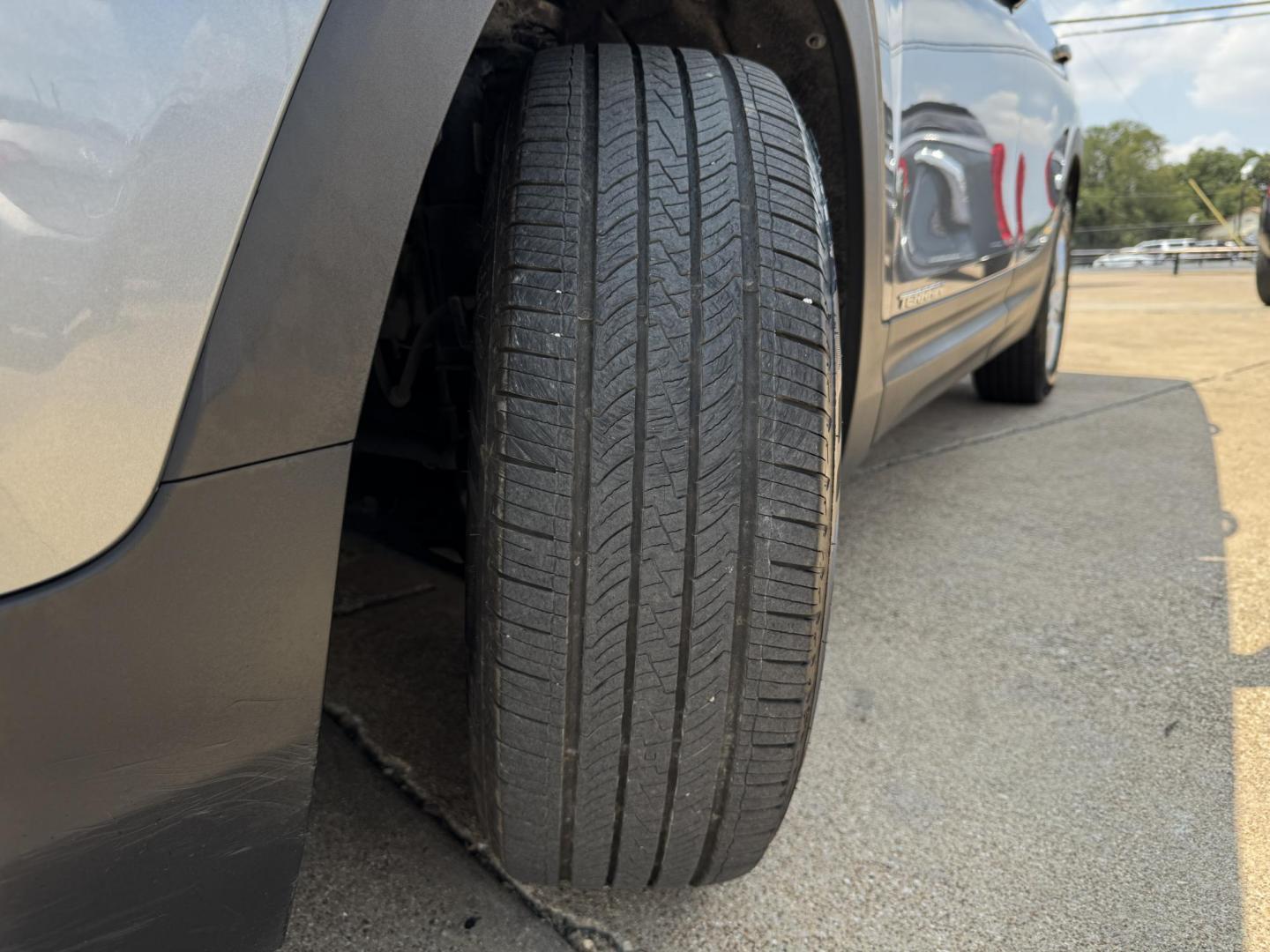 2018 GRAY /BLACK GMC TERRAIN SLE SLE (3GKALMEV3JL) with an 1.4L engine, 6-Speed Automatic transmission, located at 5900 E. Lancaster Ave., Fort Worth, TX, 76112, (817) 457-5456, 0.000000, 0.000000 - The 2018 GMC Terrain SLE features a 1.4L turbocharged 4-cylinder engine paired with a 6-speed automatic transmission and front-wheel drive, delivering 26 MPG city and 30 MPG highway. It seats 5 passengers and comes with a comfortable interior in premium cloth. This Terrain includes Android Auto, App - Photo#21