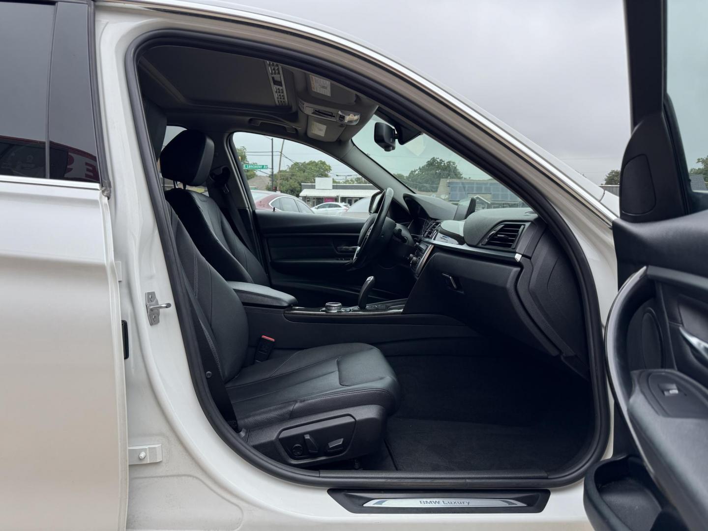 2015 WHITE /BLACK BMW 3 SERIES 328I XDRIVE 328i xDrive Sedan (WBA3B3G59FN) with an 2.0L L4 DOHC 16V engine, 8-Speed Automatic transmission, located at 5900 E. Lancaster Ave., Fort Worth, TX, 76112, (817) 457-5456, 0.000000, 0.000000 - 2015 BMW 328i xDrive Sedan – Used BMW for Sale in Fort Worth This 2015 BMW 328i xDrive Sedan is a pre-owned BMW with all-wheel drive, a 2.0L turbocharged engine, and 8-speed automatic transmission. Fully loaded with leather seats, heated front and rear seats, navigation touchscreen, power sunro - Photo#15