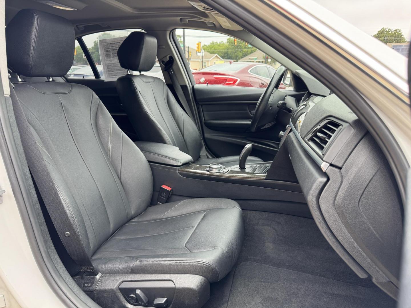 2015 WHITE /BLACK BMW 3 SERIES 328I XDRIVE 328i xDrive Sedan (WBA3B3G59FN) with an 2.0L L4 DOHC 16V engine, 8-Speed Automatic transmission, located at 5900 E. Lancaster Ave., Fort Worth, TX, 76112, (817) 457-5456, 0.000000, 0.000000 - 2015 BMW 328i xDrive Sedan – Used BMW for Sale in Fort Worth This 2015 BMW 328i xDrive Sedan is a pre-owned BMW with all-wheel drive, a 2.0L turbocharged engine, and 8-speed automatic transmission. Fully loaded with leather seats, heated front and rear seats, navigation touchscreen, power sunro - Photo#16