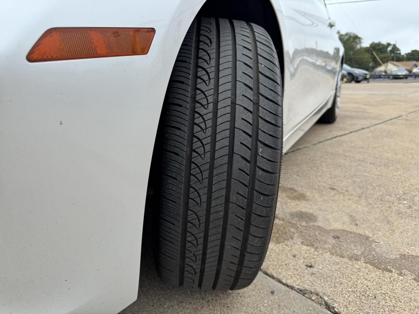 2015 WHITE /BLACK BMW 3 SERIES 328I XDRIVE 328i xDrive Sedan (WBA3B3G59FN) with an 2.0L L4 DOHC 16V engine, 8-Speed Automatic transmission, located at 5900 E. Lancaster Ave., Fort Worth, TX, 76112, (817) 457-5456, 0.000000, 0.000000 - 2015 BMW 328i xDrive Sedan – Used BMW for Sale in Fort Worth This 2015 BMW 328i xDrive Sedan is a pre-owned BMW with all-wheel drive, a 2.0L turbocharged engine, and 8-speed automatic transmission. Fully loaded with leather seats, heated front and rear seats, navigation touchscreen, power sunro - Photo#20