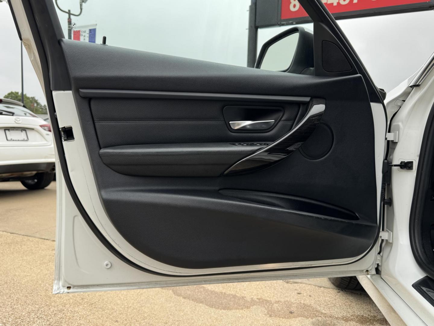 2015 WHITE /BLACK BMW 3 SERIES 328I XDRIVE 328i xDrive Sedan (WBA3B3G59FN) with an 2.0L L4 DOHC 16V engine, 8-Speed Automatic transmission, located at 5900 E. Lancaster Ave., Fort Worth, TX, 76112, (817) 457-5456, 0.000000, 0.000000 - 2015 BMW 328i xDrive Sedan – Used BMW for Sale in Fort Worth This 2015 BMW 328i xDrive Sedan is a pre-owned BMW with all-wheel drive, a 2.0L turbocharged engine, and 8-speed automatic transmission. Fully loaded with leather seats, heated front and rear seats, navigation touchscreen, power sunro - Photo#7