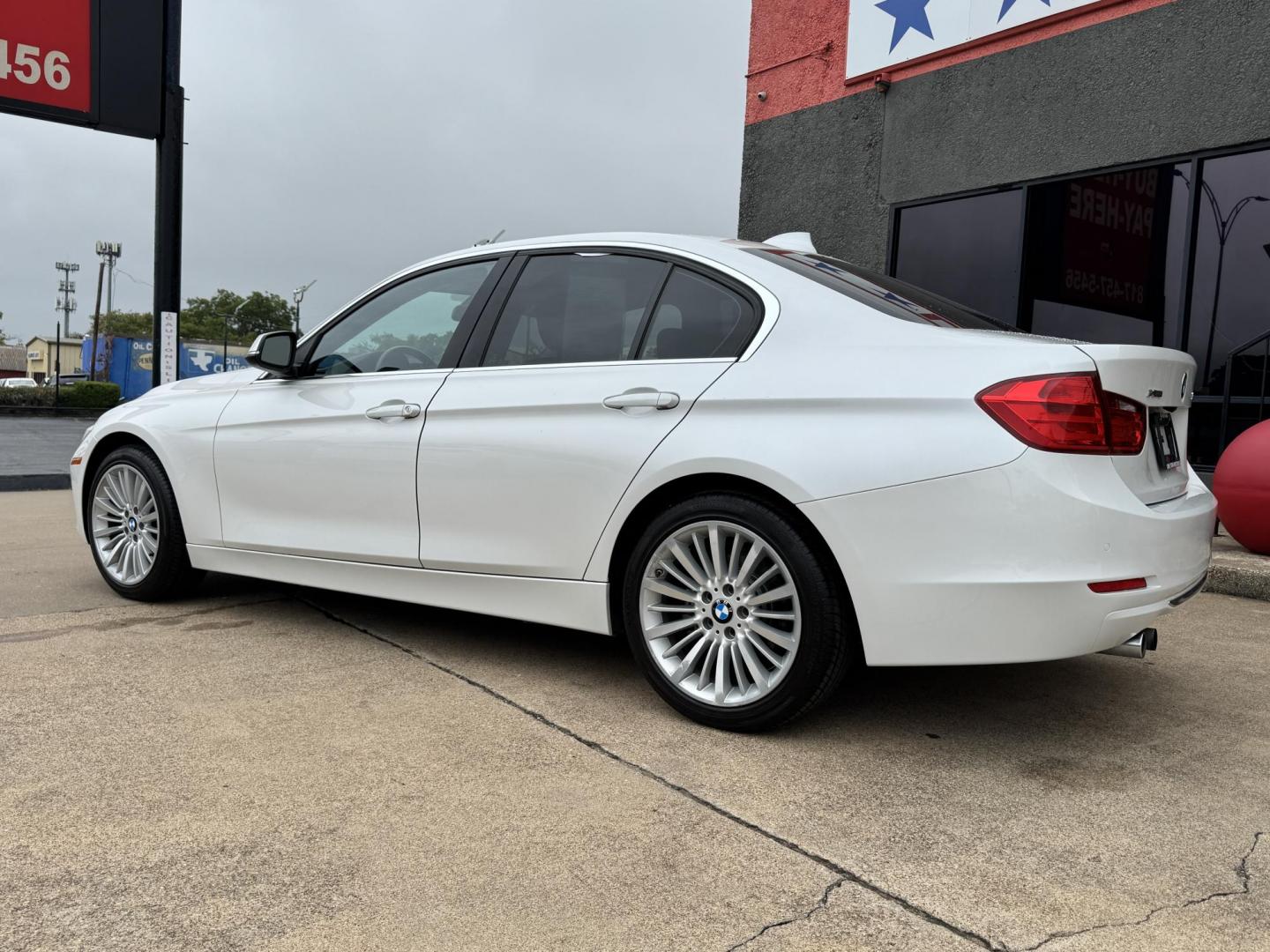 2015 WHITE /BLACK BMW 3 SERIES 328I XDRIVE 328i xDrive Sedan (WBA3B3G59FN) with an 2.0L L4 DOHC 16V engine, 8-Speed Automatic transmission, located at 5900 E. Lancaster Ave., Fort Worth, TX, 76112, (817) 457-5456, 0.000000, 0.000000 - 2015 BMW 328i xDrive Sedan – Used BMW for Sale in Fort Worth This 2015 BMW 328i xDrive Sedan is a pre-owned BMW with all-wheel drive, a 2.0L turbocharged engine, and 8-speed automatic transmission. Fully loaded with leather seats, heated front and rear seats, navigation touchscreen, power sunro - Photo#6