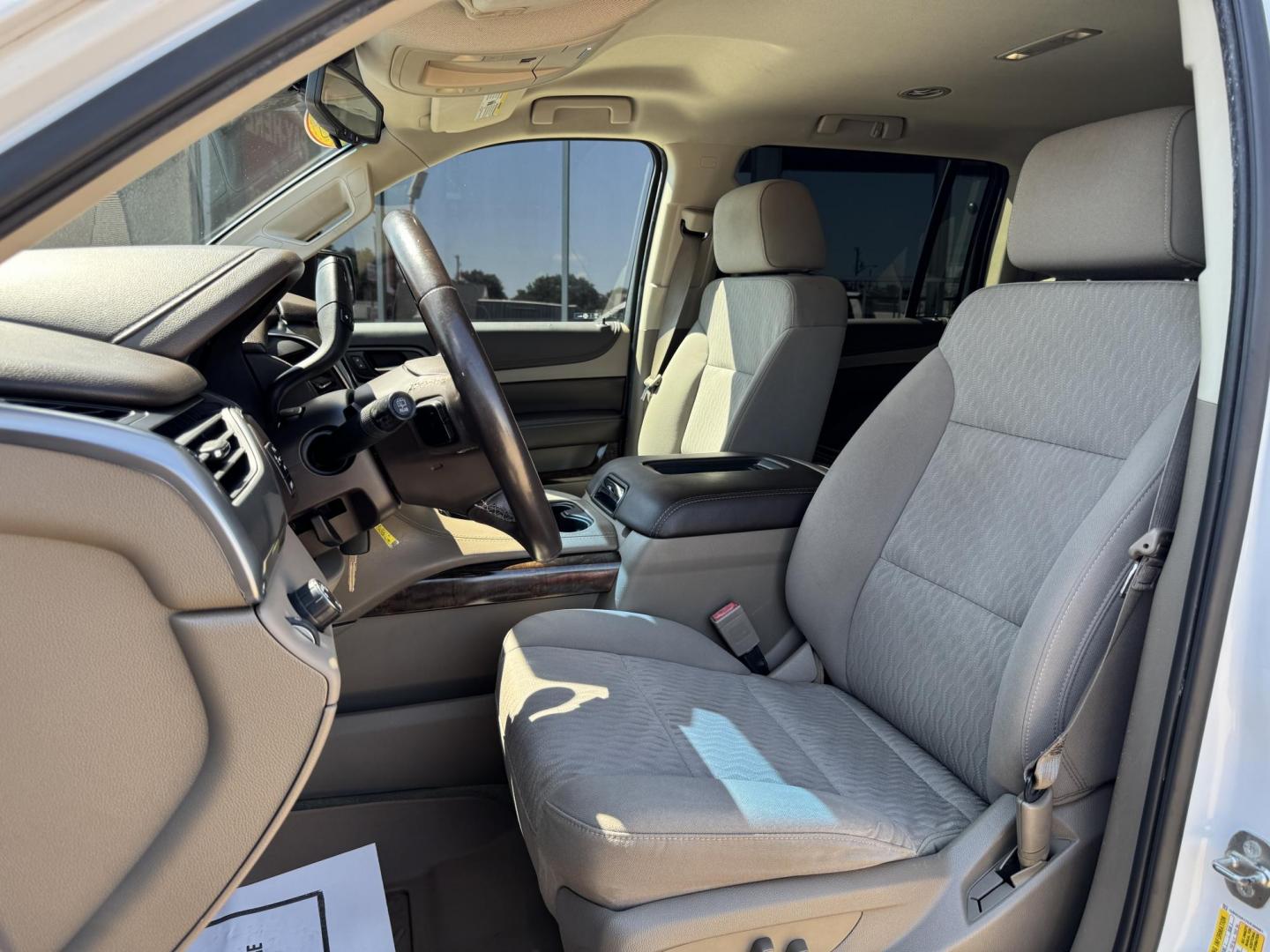 2016 WHITE /TAN CHEVROLET SUBURBAN LS LS 2WD (1GNSCGKC2GR) with an 5.3L V8 OHV 16V engine, 6-Speed Automatic transmission, located at 5900 E. Lancaster Ave., Fort Worth, TX, 76112, (817) 457-5456, 0.000000, 0.000000 - 2016 Chevrolet Suburban LS 2WD This full-size SUV has everything you need for family or work. Equipped with a 5.3L V8 engine, 6-speed automatic, and towing up to 8,300 lbs., it balances power with efficiency at 16/23 MPG. Inside, enjoy seating for 8 with a 3rd row, premium cloth power seats, and du - Photo#10