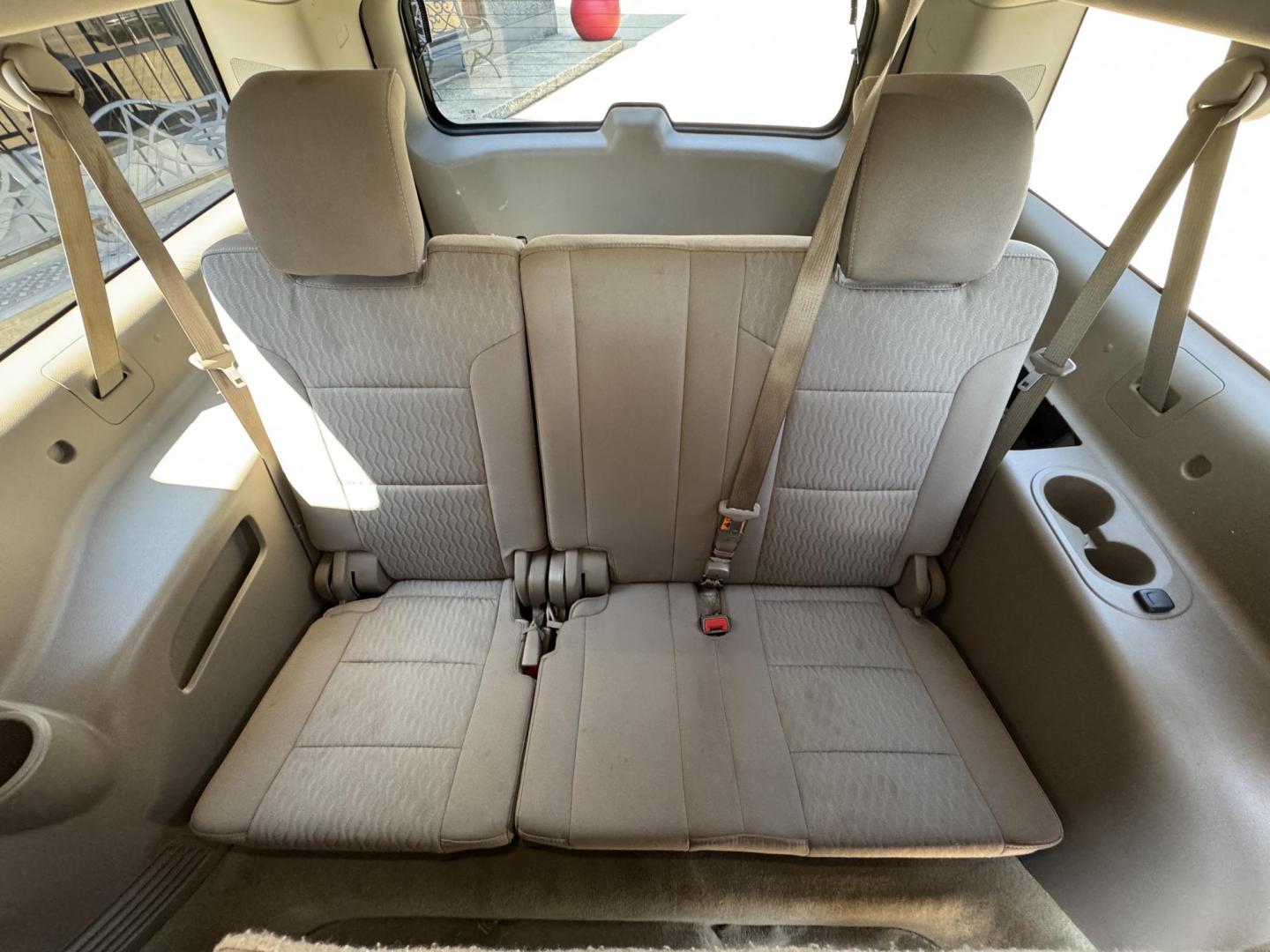 2016 WHITE /TAN CHEVROLET SUBURBAN LS LS 2WD (1GNSCGKC2GR) with an 5.3L V8 OHV 16V engine, 6-Speed Automatic transmission, located at 5900 E. Lancaster Ave., Fort Worth, TX, 76112, (817) 457-5456, 0.000000, 0.000000 - 2016 Chevrolet Suburban LS 2WD This full-size SUV has everything you need for family or work. Equipped with a 5.3L V8 engine, 6-speed automatic, and towing up to 8,300 lbs., it balances power with efficiency at 16/23 MPG. Inside, enjoy seating for 8 with a 3rd row, premium cloth power seats, and du - Photo#13