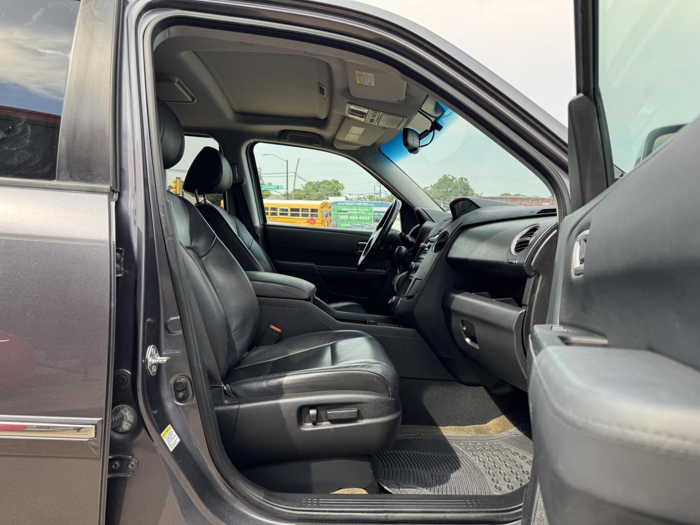 2015 GRAY /BLACK HONDA PILOT TOURING-RES Touring 2WD 5-Spd AT with DVD (5FNYF3H90FB) with an 3.5L engine, 5-Speed Automatic transmission, located at 5900 E. Lancaster Ave., Fort Worth, TX, 76112, (817) 457-5456, 0.000000, 0.000000 - The 2015 Honda Pilot Touring is a spacious 8-passenger SUV with a 3.5L V6, 5-speed automatic, leather seats, sunroof, heated front seats, dual-zone climate, rear power outlet, navigation, DVD system, and backup camera. A reliable family SUV with comfort, tech, and safety. - Photo#18