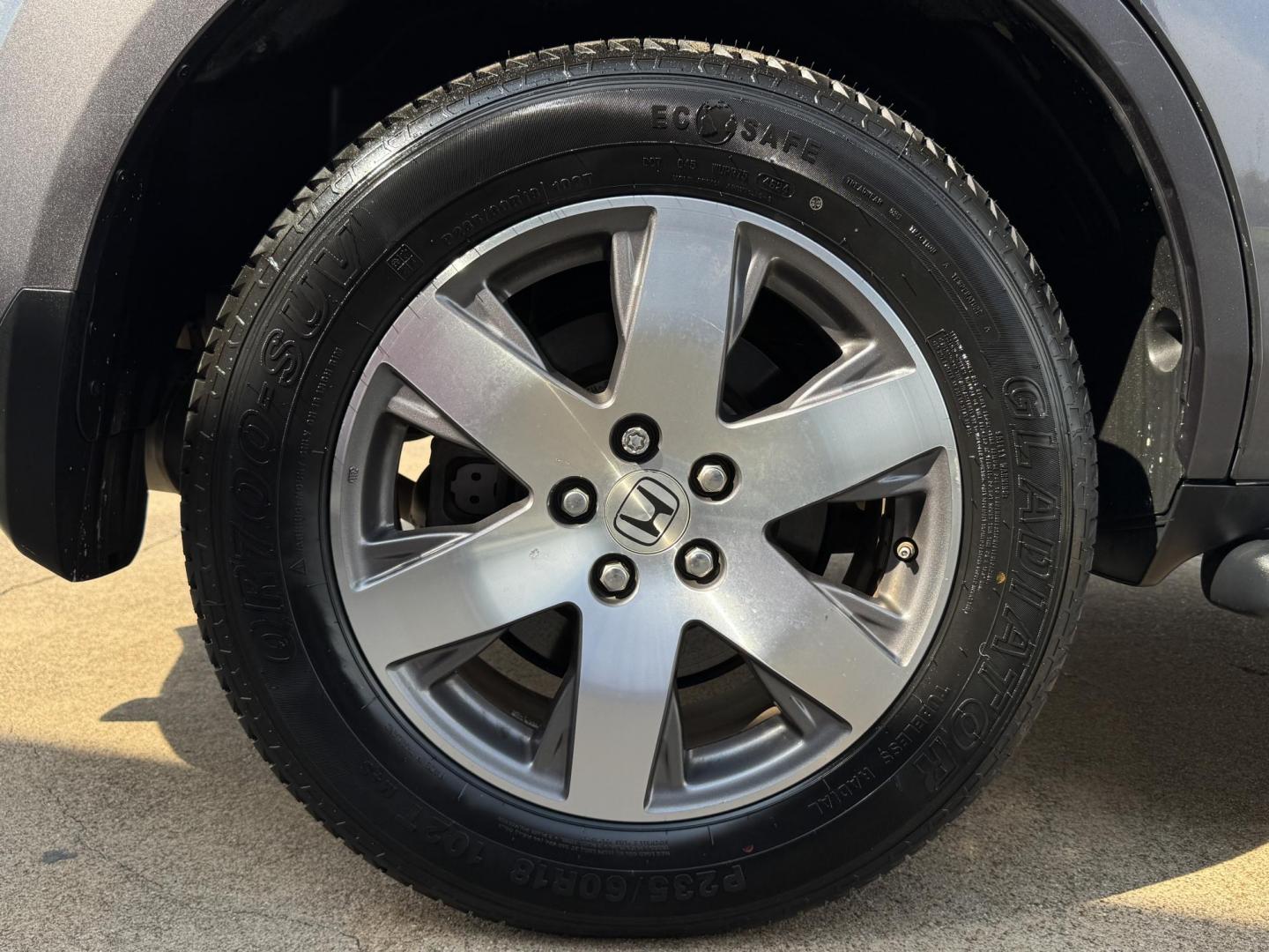 2015 GRAY /BLACK HONDA PILOT TOURING-RES Touring 2WD 5-Spd AT with DVD (5FNYF3H90FB) with an 3.5L engine, 5-Speed Automatic transmission, located at 5900 E. Lancaster Ave., Fort Worth, TX, 76112, (817) 457-5456, 0.000000, 0.000000 - The 2015 Honda Pilot Touring is a spacious 8-passenger SUV with a 3.5L V6, 5-speed automatic, leather seats, sunroof, heated front seats, dual-zone climate, rear power outlet, navigation, DVD system, and backup camera. A reliable family SUV with comfort, tech, and safety. - Photo#24