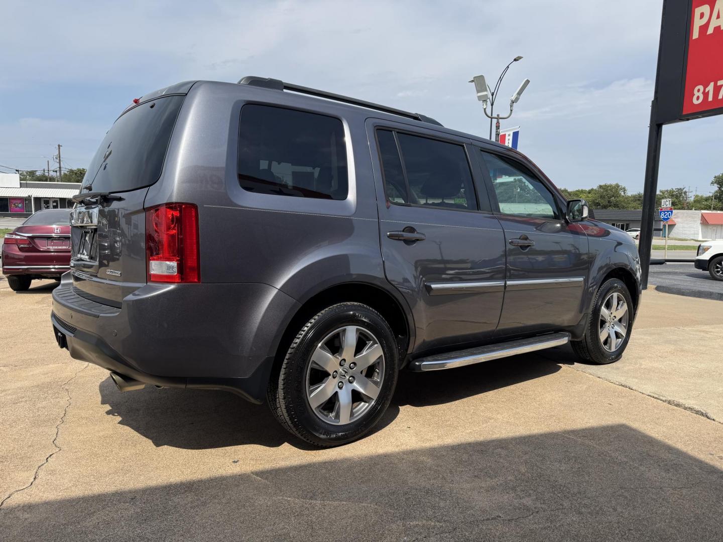 2015 GRAY /BLACK HONDA PILOT TOURING-RES Touring 2WD 5-Spd AT with DVD (5FNYF3H90FB) with an 3.5L engine, 5-Speed Automatic transmission, located at 5900 E. Lancaster Ave., Fort Worth, TX, 76112, (817) 457-5456, 0.000000, 0.000000 - The 2015 Honda Pilot Touring is a spacious 8-passenger SUV with a 3.5L V6, 5-speed automatic, leather seats, sunroof, heated front seats, dual-zone climate, rear power outlet, navigation, DVD system, and backup camera. A reliable family SUV with comfort, tech, and safety. - Photo#3