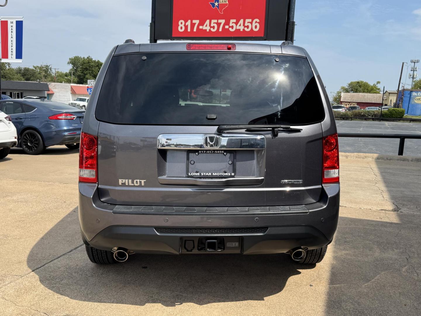 2015 GRAY /BLACK HONDA PILOT TOURING-RES Touring 2WD 5-Spd AT with DVD (5FNYF3H90FB) with an 3.5L engine, 5-Speed Automatic transmission, located at 5900 E. Lancaster Ave., Fort Worth, TX, 76112, (817) 457-5456, 0.000000, 0.000000 - The 2015 Honda Pilot Touring is a spacious 8-passenger SUV with a 3.5L V6, 5-speed automatic, leather seats, sunroof, heated front seats, dual-zone climate, rear power outlet, navigation, DVD system, and backup camera. A reliable family SUV with comfort, tech, and safety. - Photo#4