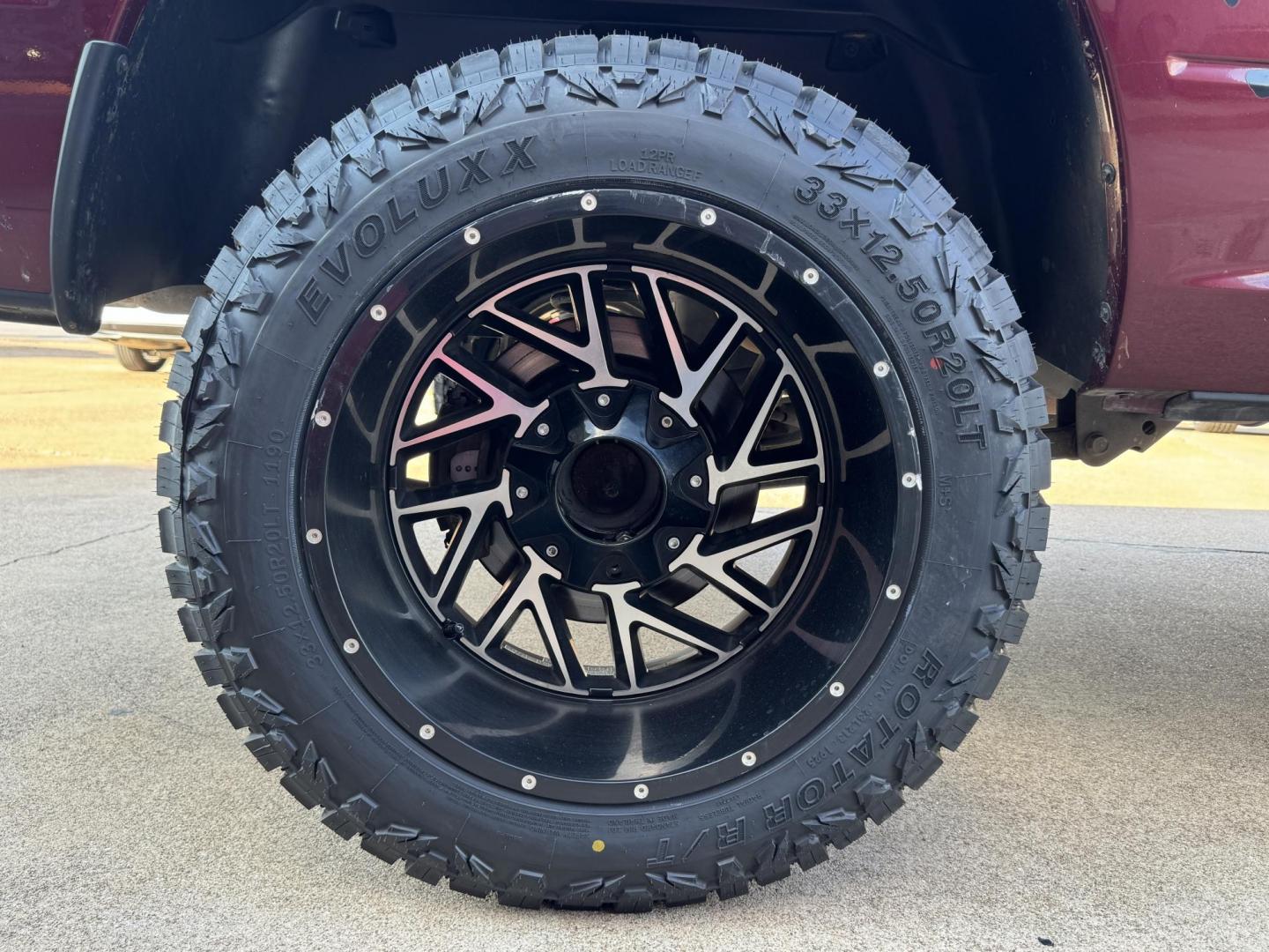 2016 RED /GRAY RAM 1500 SLT; BIG HORN; SLT CREW CAB (1C6RR7LT2GS) with an 5.7L engine, 8-Speed Automatic transmission, located at 5900 E. Lancaster Ave., Fort Worth, TX, 76112, (817) 457-5456, 0.000000, 0.000000 - Check out this 2016 RAM 1500 SLT Crew Cab 4x4, equipped with a 5.7L HEMI V8 and 8-speed automatic transmission. This lifted pickup offers selectable drive modes (2WD, 4WD Auto, 4WD Lock, 4WD Low), front and rear parking assist, tow/haul capability, and a backup camera for confidence on the road. Ins - Photo#22