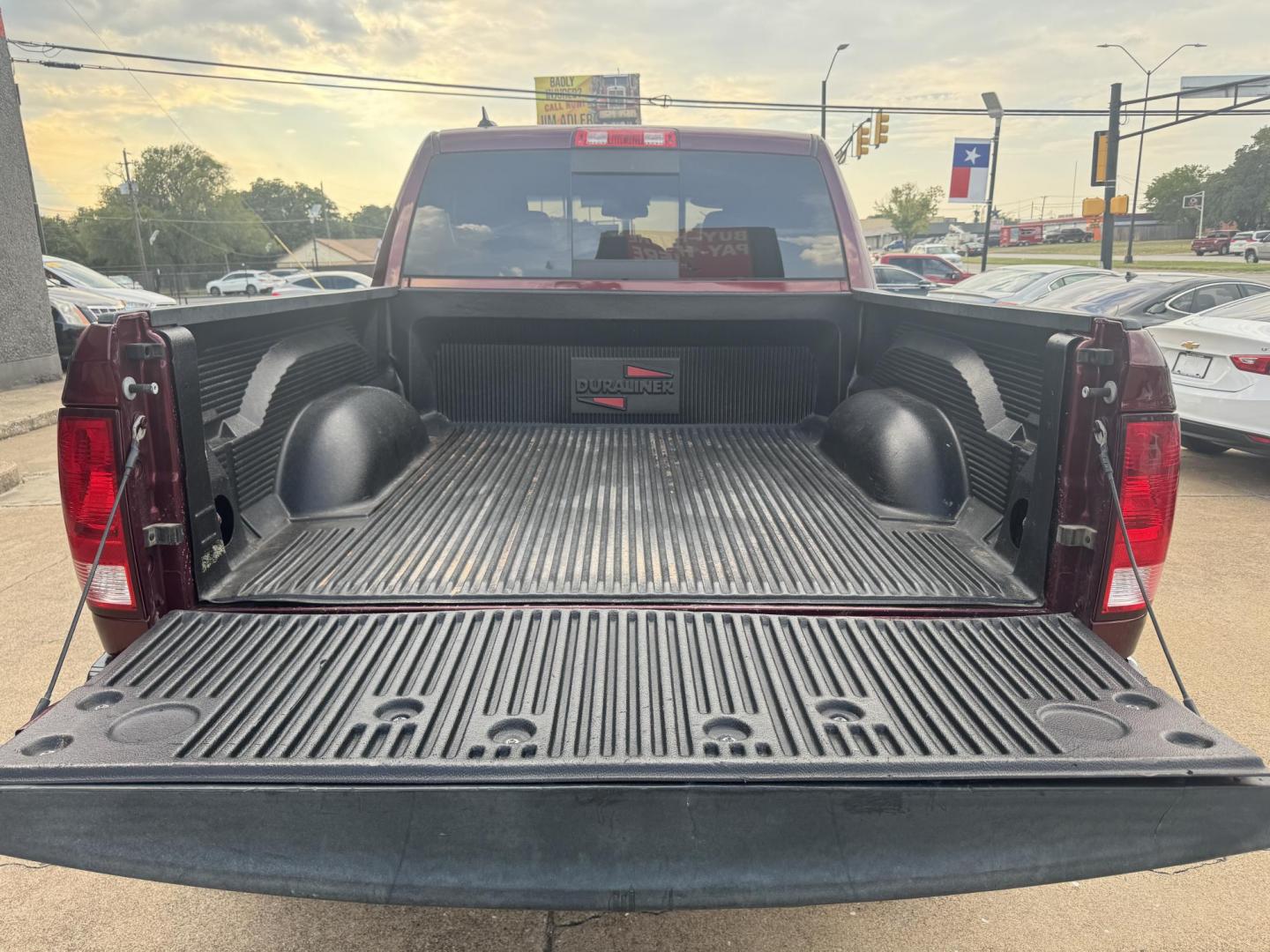 2016 RED /GRAY RAM 1500 SLT; BIG HORN; SLT CREW CAB (1C6RR7LT2GS) with an 5.7L engine, 8-Speed Automatic transmission, located at 5900 E. Lancaster Ave., Fort Worth, TX, 76112, (817) 457-5456, 0.000000, 0.000000 - Check out this 2016 RAM 1500 SLT Crew Cab 4x4, equipped with a 5.7L HEMI V8 and 8-speed automatic transmission. This lifted pickup offers selectable drive modes (2WD, 4WD Auto, 4WD Lock, 4WD Low), front and rear parking assist, tow/haul capability, and a backup camera for confidence on the road. Ins - Photo#5