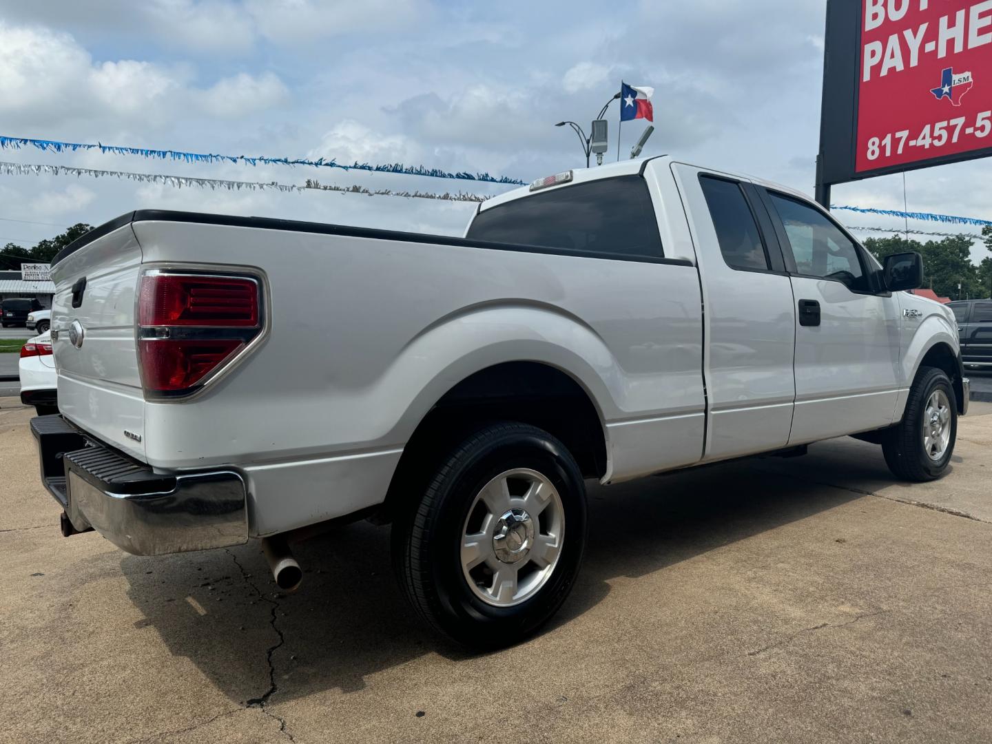 2012 WHITE FORD F-150 STX; XL; XLT; (1FTEX1CM0CF) , located at 5900 E. Lancaster Ave., Fort Worth, TX, 76112, (817) 457-5456, 0.000000, 0.000000 - This is a 2012 FORD F-150 STX, XLT, 4 DR SUPER CAB that is in excellent condition. The interior is clean with no rips or tears or stains. All power windows, door locks and seats. Ice cold AC for those hot Texas summer days. It is equipped with a CD player, AM/FM radio. It runs and drives like new. T - Photo#3