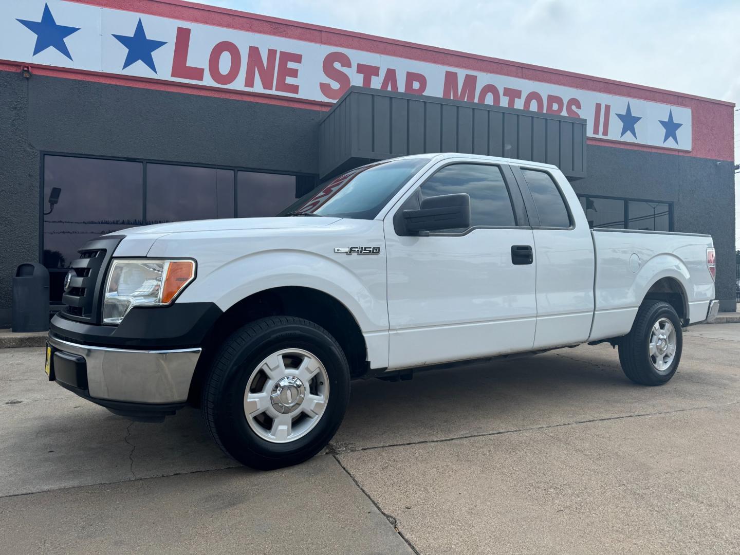 2012 WHITE FORD F-150 STX; XL; XLT; (1FTEX1CM0CF) , located at 5900 E. Lancaster Ave., Fort Worth, TX, 76112, (817) 457-5456, 0.000000, 0.000000 - This is a 2012 FORD F-150 STX, XLT, 4 DR SUPER CAB that is in excellent condition. The interior is clean with no rips or tears or stains. All power windows, door locks and seats. Ice cold AC for those hot Texas summer days. It is equipped with a CD player, AM/FM radio. It runs and drives like new. T - Photo#0