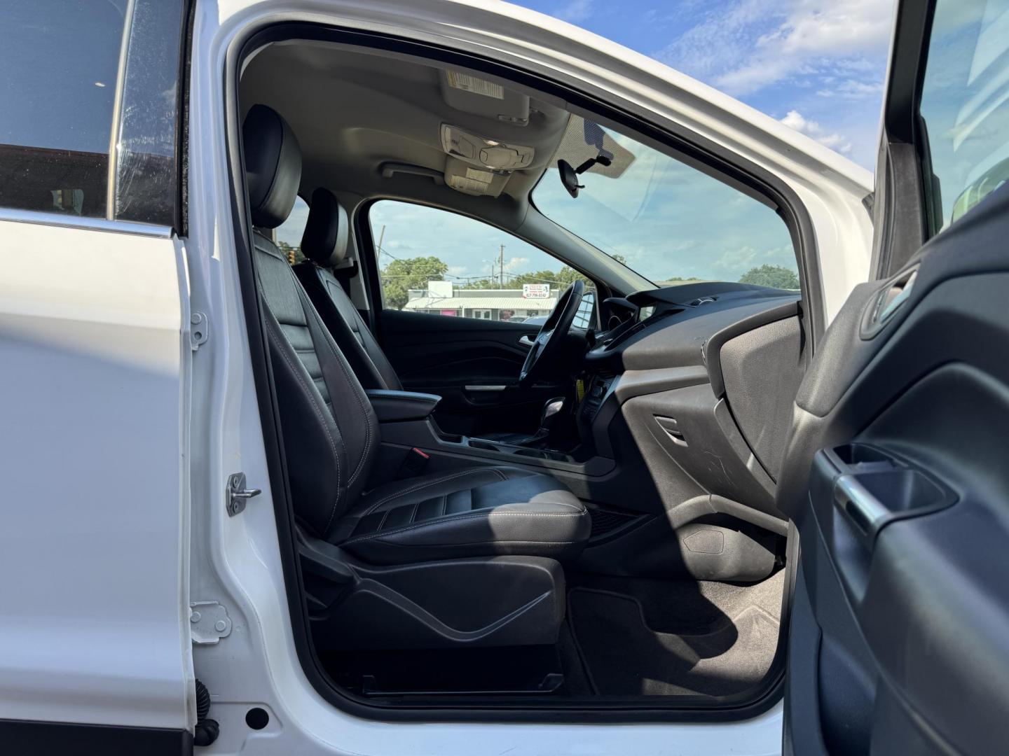 2018 WHITE /BLACK FORD ESCAPE SEL (1FMCU9HD4JU) , located at 5900 E. Lancaster Ave., Fort Worth, TX, 76112, (817) 457-5456, 0.000000, 0.000000 - Photo#15