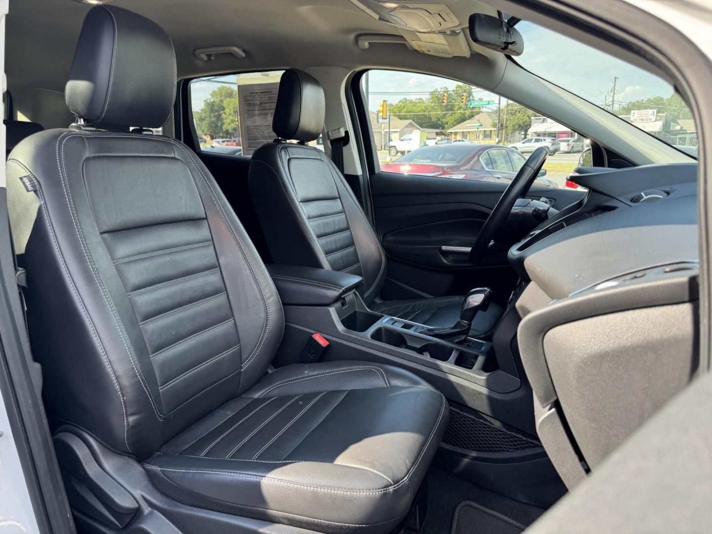 2018 WHITE /BLACK FORD ESCAPE SEL (1FMCU9HD4JU) , located at 5900 E. Lancaster Ave., Fort Worth, TX, 76112, (817) 457-5456, 0.000000, 0.000000 - Photo#16