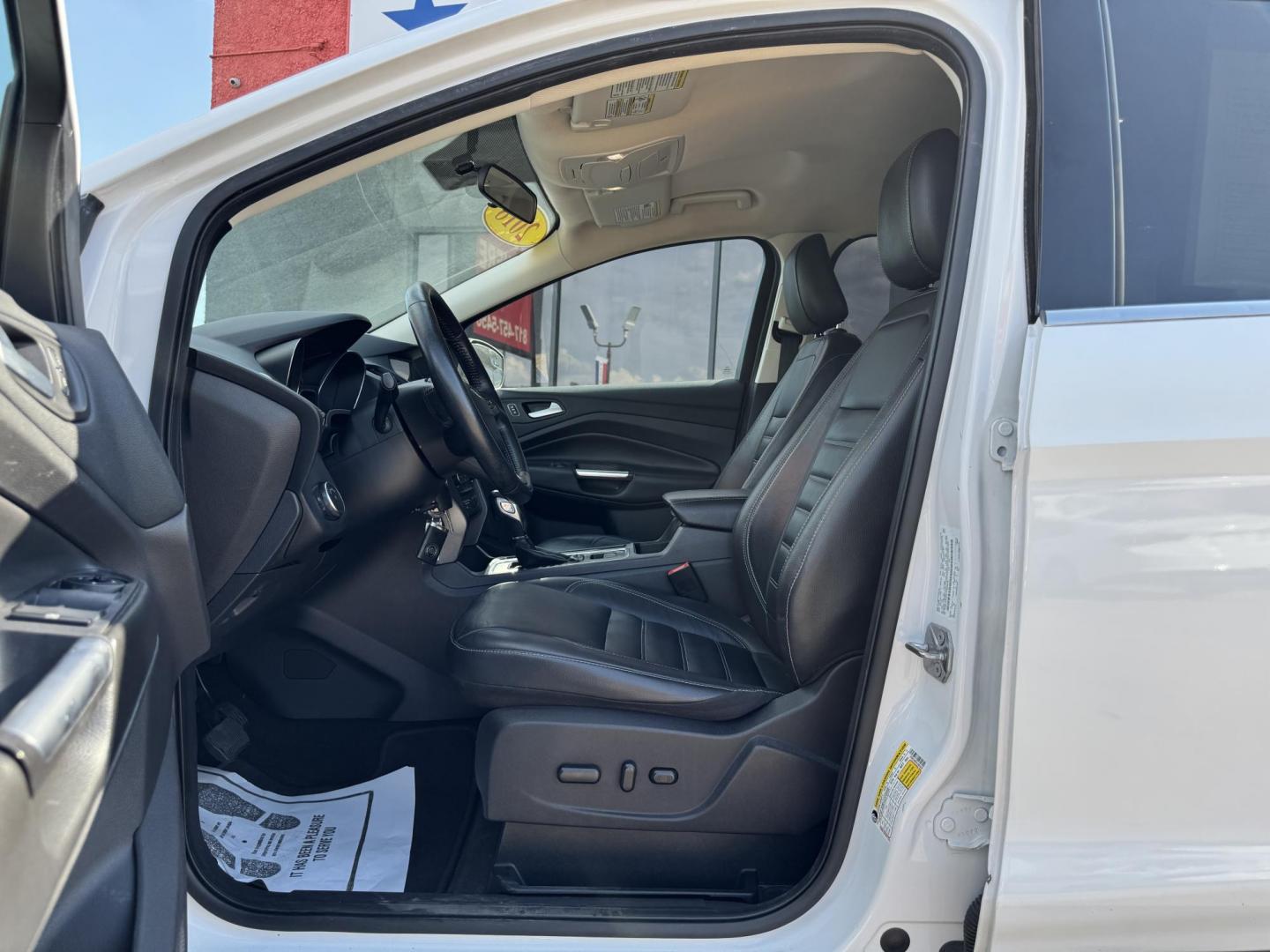 2018 WHITE /BLACK FORD ESCAPE SEL (1FMCU9HD4JU) , located at 5900 E. Lancaster Ave., Fort Worth, TX, 76112, (817) 457-5456, 0.000000, 0.000000 - Photo#8