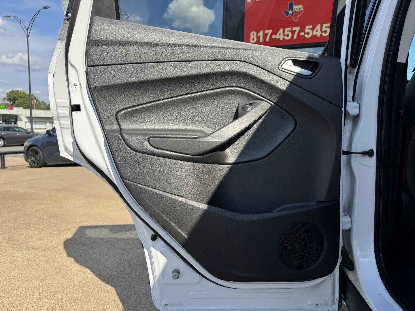 2018 WHITE /BLACK FORD ESCAPE SEL (1FMCU9HD4JU) , located at 5900 E. Lancaster Ave., Fort Worth, TX, 76112, (817) 457-5456, 0.000000, 0.000000 - Photo#10