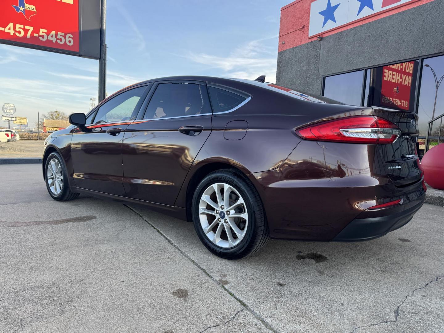 2019 BROWN FORD FUSION SE SE (3FA6P0HD5KR) with an 1.5L engine, 6-Speed Automatic transmission, located at 5900 E. Lancaster Ave., Fort Worth, TX, 76112, (817) 457-5456, 0.000000, 0.000000 - The 2019 Ford Fusion SE delivers efficiency and comfort with its 1.5L EcoBoost engine offering up to 34 MPG highway. Features include Bluetooth, backup camera, alloy wheels, and seating for five. A reliable sedan with modern technology and great fuel economy - Photo#6