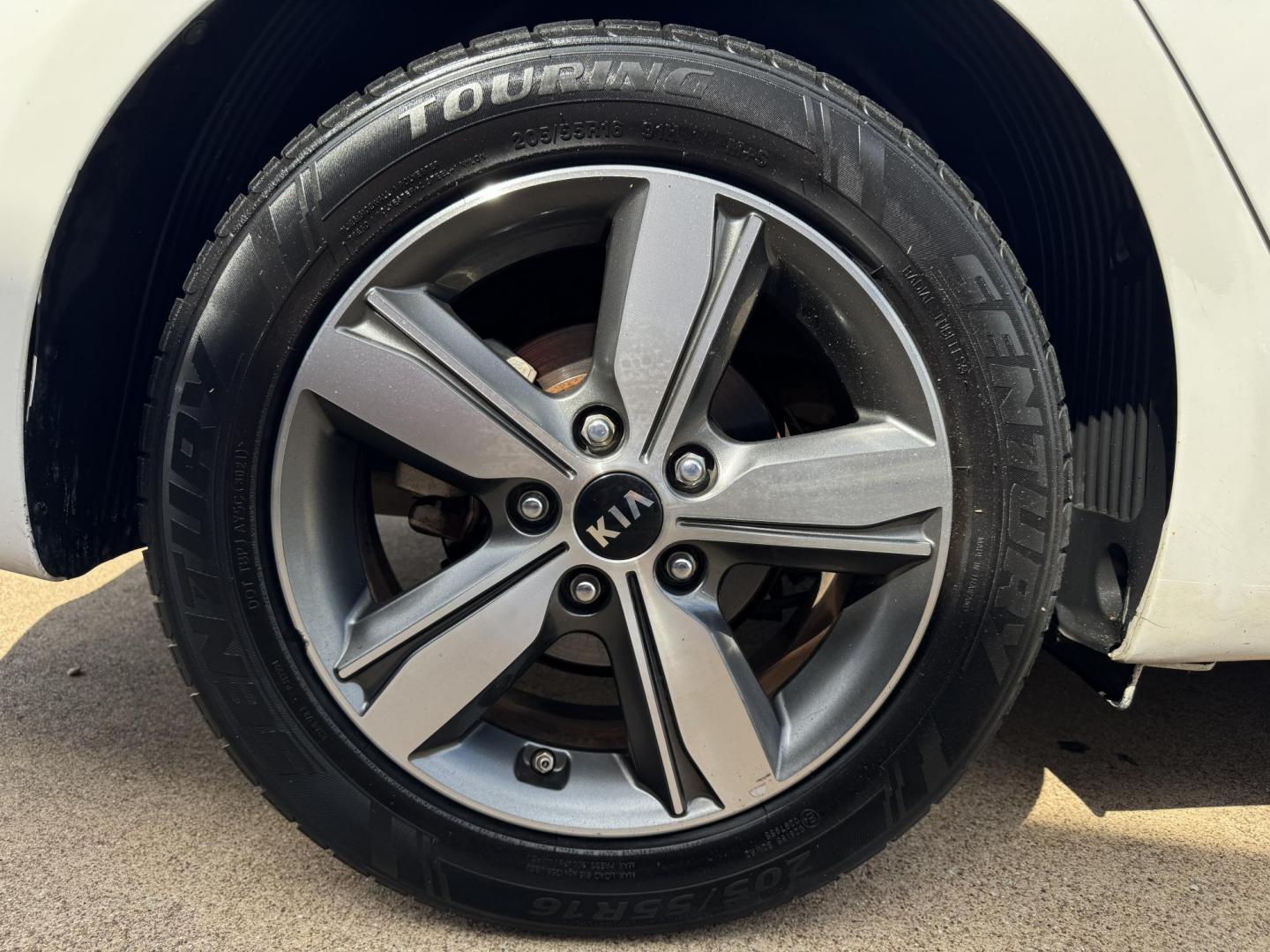 2018 WHITE /BLACK KIA FORTE LX; S LX (3KPFL4A70JE) with an 2.0L engine, 6-Speed Automatic transmission, located at 5900 E. Lancaster Ave., Fort Worth, TX, 76112, (817) 457-5456, 0.000000, 0.000000 - The 2018 Kia Forte LX combines efficiency and comfort with a 2.0L 4-cylinder engine, 6-speed automatic transmission, and impressive 29 city / 37 highway MPG. It seats five with spacious legroom and features a backup camera, phone connectivity, 4-wheel ABS disc brakes, and coil spring suspension. A r - Photo#21