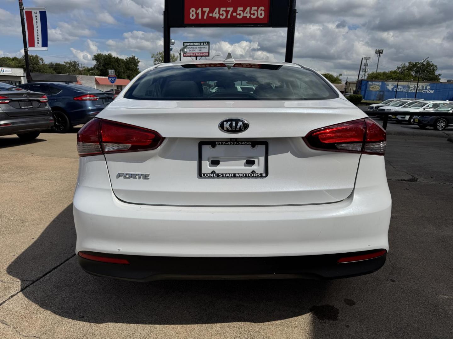 2018 WHITE /BLACK KIA FORTE LX; S LX (3KPFL4A70JE) with an 2.0L engine, 6-Speed Automatic transmission, located at 5900 E. Lancaster Ave., Fort Worth, TX, 76112, (817) 457-5456, 0.000000, 0.000000 - The 2018 Kia Forte LX combines efficiency and comfort with a 2.0L 4-cylinder engine, 6-speed automatic transmission, and impressive 29 city / 37 highway MPG. It seats five with spacious legroom and features a backup camera, phone connectivity, 4-wheel ABS disc brakes, and coil spring suspension. A r - Photo#4