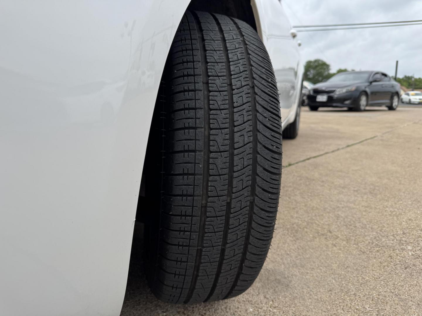 2018 WHITE /BLACK KIA FORTE LX; S LX (3KPFL4A70JE) with an 2.0L engine, 6-Speed Automatic transmission, located at 5900 E. Lancaster Ave., Fort Worth, TX, 76112, (817) 457-5456, 0.000000, 0.000000 - The 2018 Kia Forte LX combines efficiency and comfort with a 2.0L 4-cylinder engine, 6-speed automatic transmission, and impressive 29 city / 37 highway MPG. It seats five with spacious legroom and features a backup camera, phone connectivity, 4-wheel ABS disc brakes, and coil spring suspension. A r - Photo#22