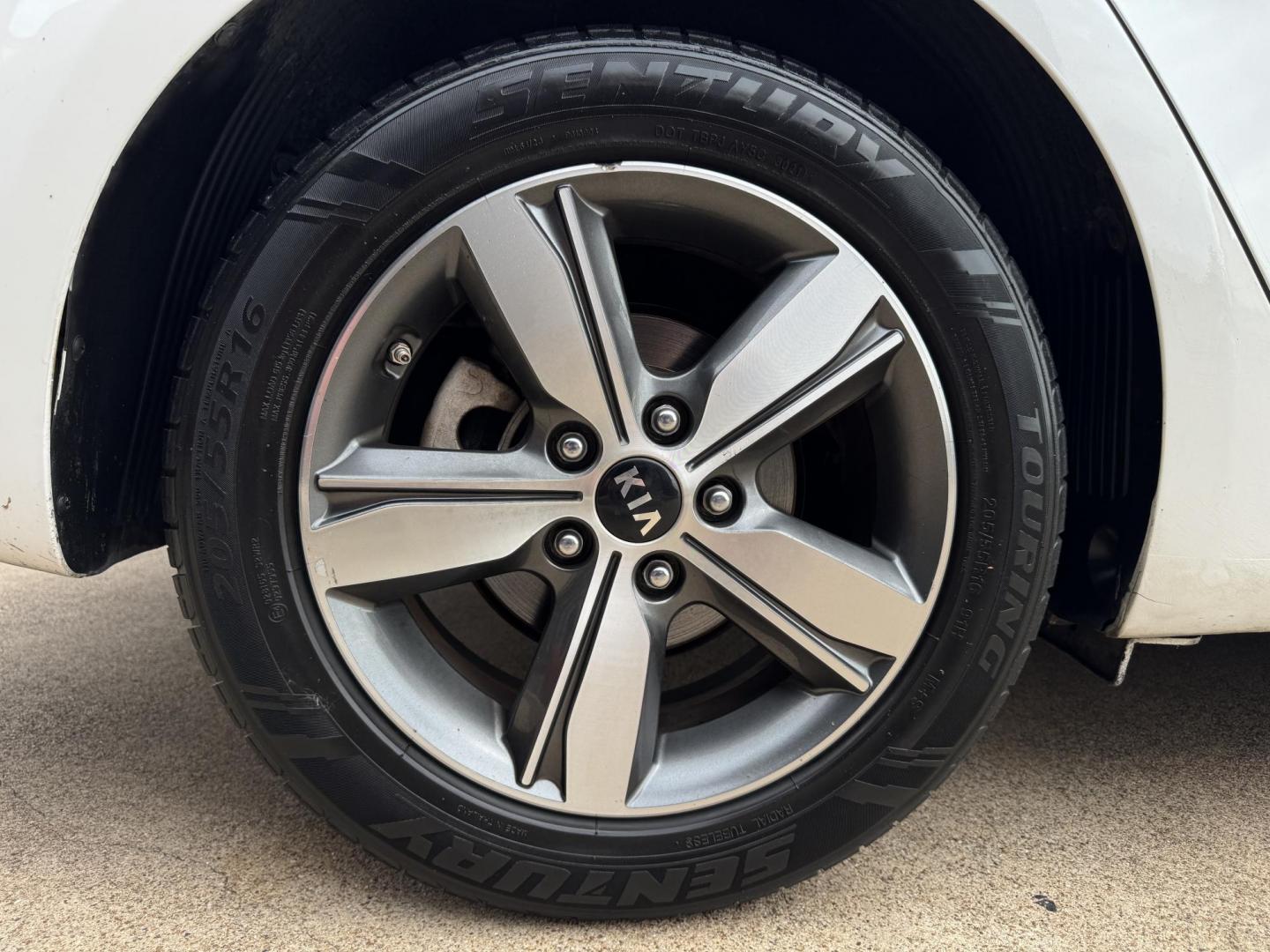 2018 WHITE /BLACK KIA FORTE LX; S LX (3KPFL4A70JE) with an 2.0L engine, 6-Speed Automatic transmission, located at 5900 E. Lancaster Ave., Fort Worth, TX, 76112, (817) 457-5456, 0.000000, 0.000000 - The 2018 Kia Forte LX combines efficiency and comfort with a 2.0L 4-cylinder engine, 6-speed automatic transmission, and impressive 29 city / 37 highway MPG. It seats five with spacious legroom and features a backup camera, phone connectivity, 4-wheel ABS disc brakes, and coil spring suspension. A r - Photo#23