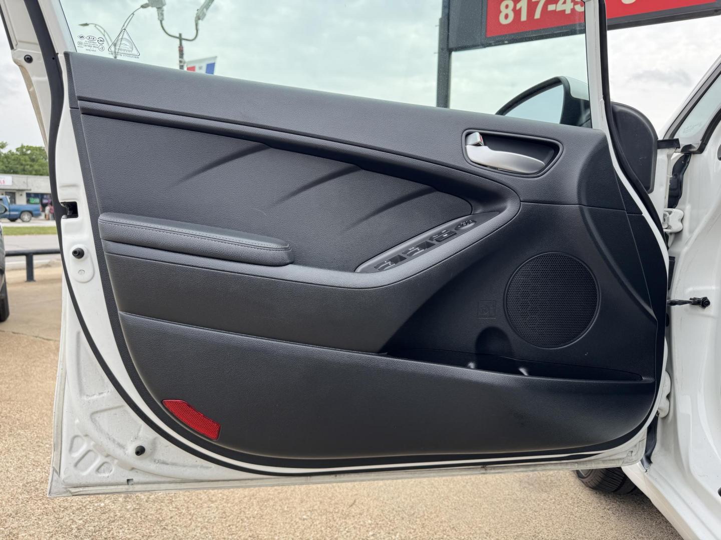 2018 WHITE /BLACK KIA FORTE LX; S LX (3KPFL4A70JE) with an 2.0L engine, 6-Speed Automatic transmission, located at 5900 E. Lancaster Ave., Fort Worth, TX, 76112, (817) 457-5456, 0.000000, 0.000000 - The 2018 Kia Forte LX combines efficiency and comfort with a 2.0L 4-cylinder engine, 6-speed automatic transmission, and impressive 29 city / 37 highway MPG. It seats five with spacious legroom and features a backup camera, phone connectivity, 4-wheel ABS disc brakes, and coil spring suspension. A r - Photo#7