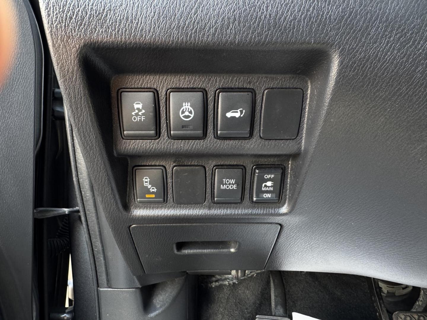 2019 GRAY /BLACK NISSAN PATHFINDER S; SL; PL (5N1DR2MN8KC) , located at 5900 E. Lancaster Ave., Fort Worth, TX, 76112, (817) 457-5456, 0.000000, 0.000000 - Photo#9