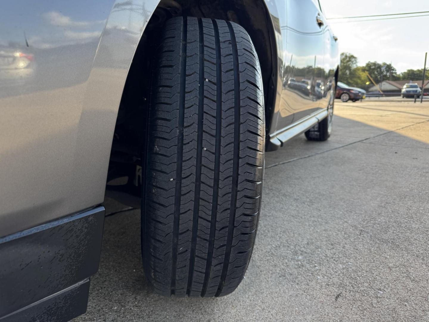 2019 GRAY /BLACK NISSAN PATHFINDER S; SL; PL (5N1DR2MN8KC) , located at 5900 E. Lancaster Ave., Fort Worth, TX, 76112, (817) 457-5456, 0.000000, 0.000000 - Photo#25