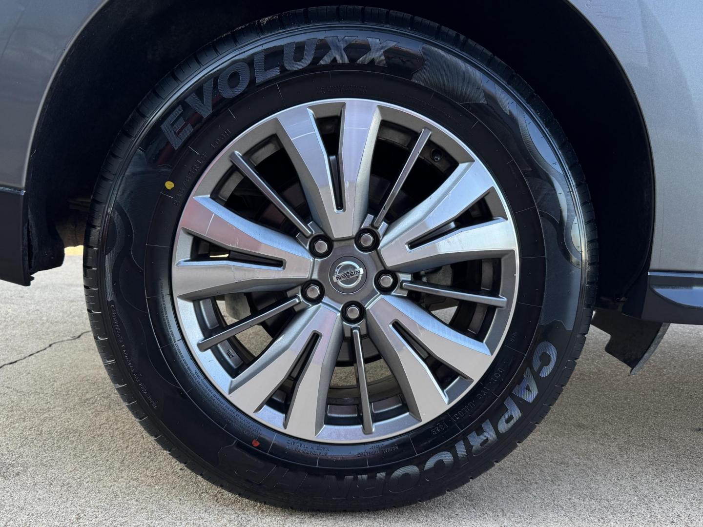 2019 GRAY /BLACK NISSAN PATHFINDER S; SL; PL (5N1DR2MN8KC) , located at 5900 E. Lancaster Ave., Fort Worth, TX, 76112, (817) 457-5456, 0.000000, 0.000000 - Photo#26